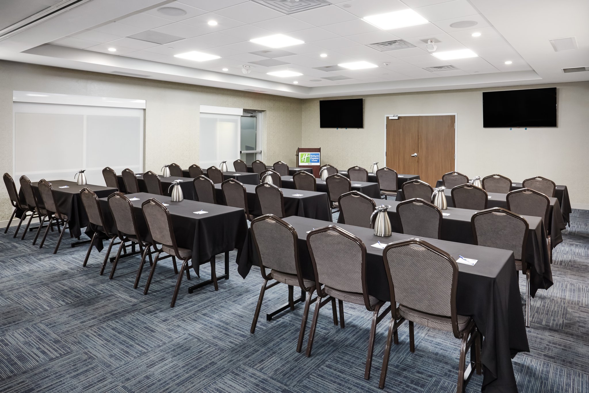 Holiday Inn Express & Suites Chicago North Shore - Niles