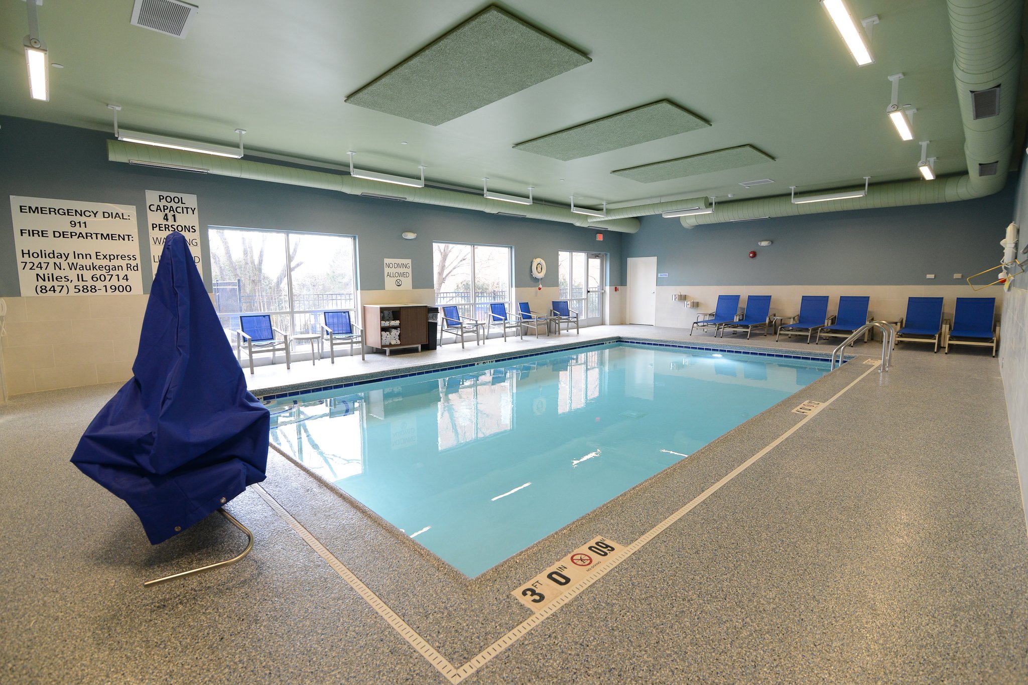 Holiday Inn Express & Suites Chicago North Shore - Niles