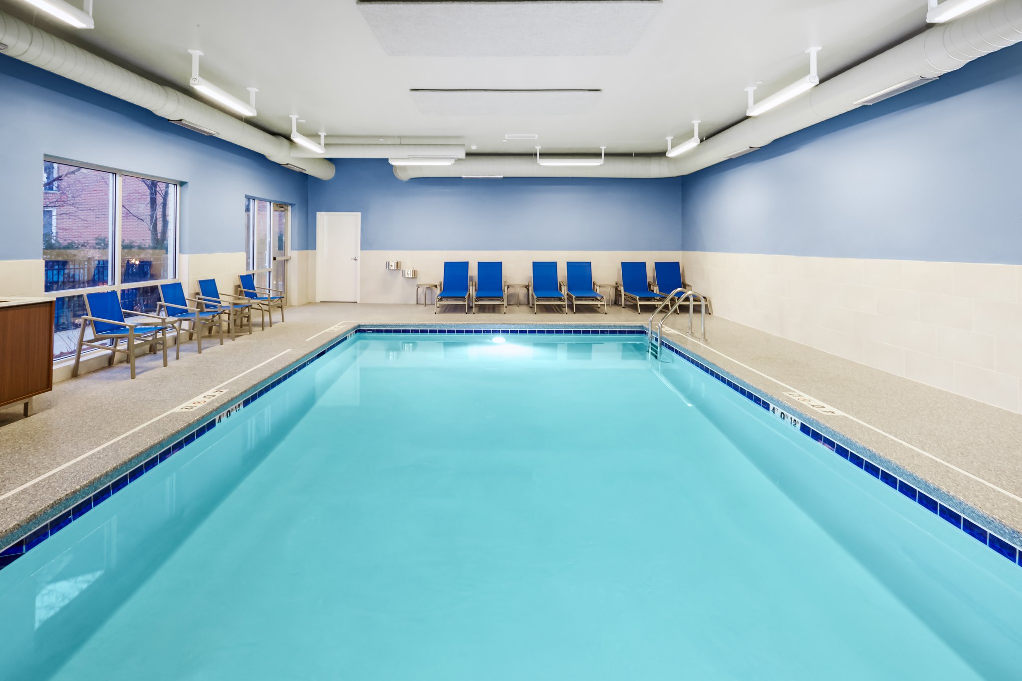 Holiday Inn Express & Suites Chicago North Shore - Niles