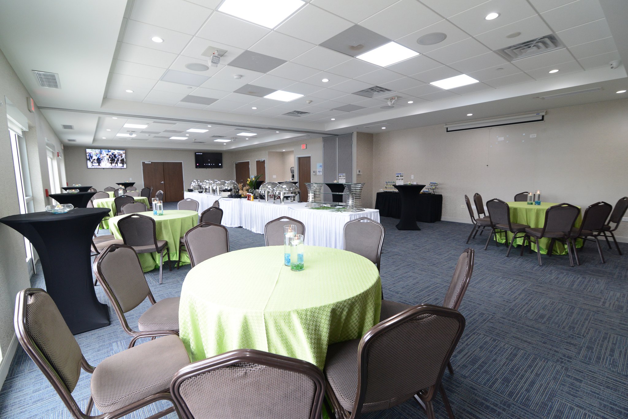 Holiday Inn Express & Suites Chicago North Shore - Niles