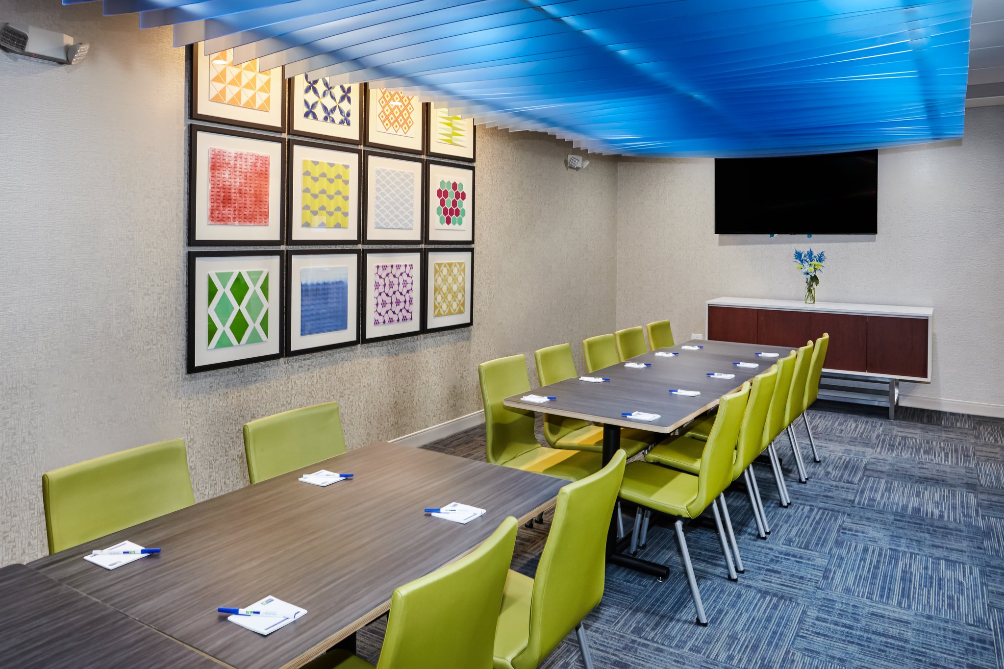 Holiday Inn Express & Suites Chicago North Shore - Niles