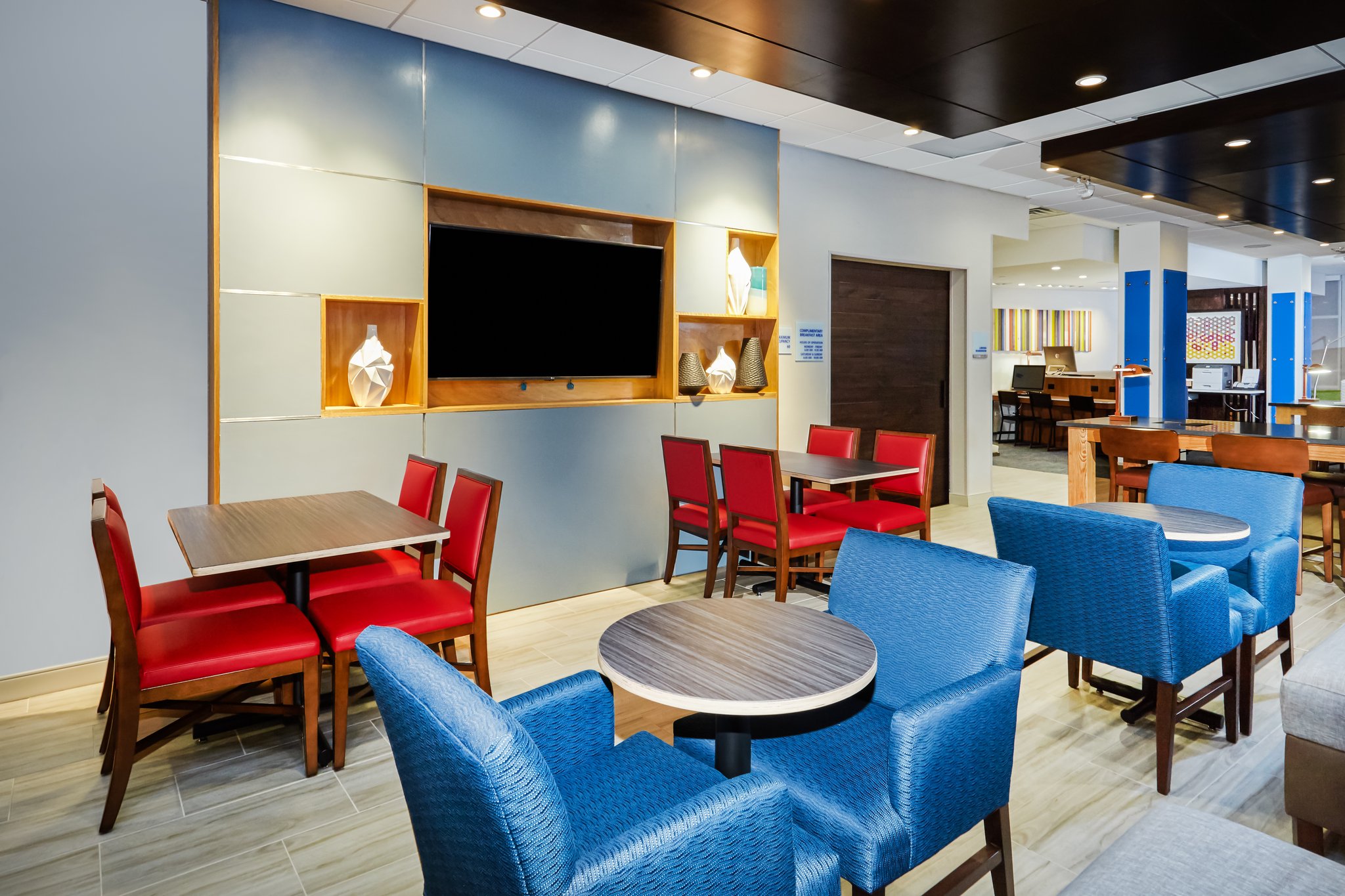Holiday Inn Express & Suites Chicago North Shore - Niles