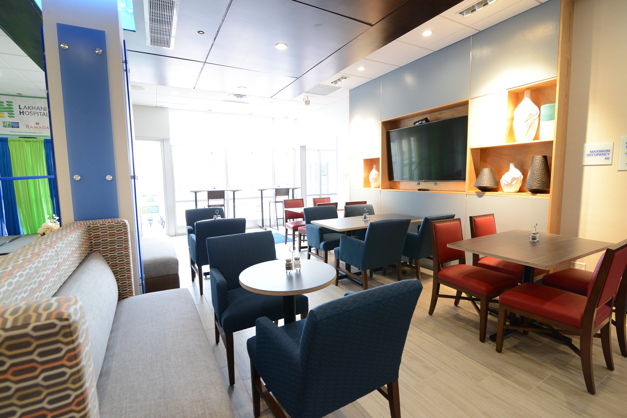 Holiday Inn Express & Suites Chicago North Shore - Niles