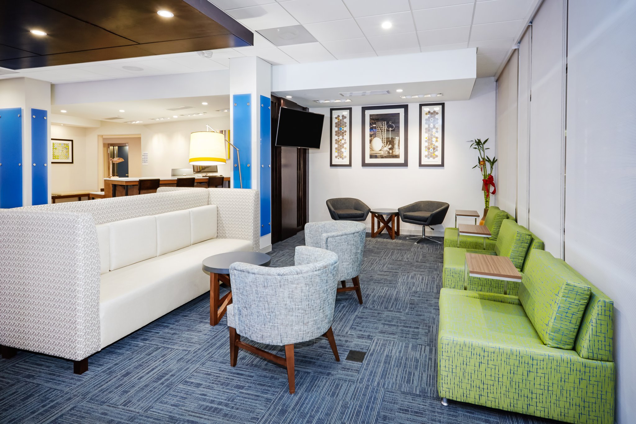 Holiday Inn Express & Suites Chicago North Shore - Niles
