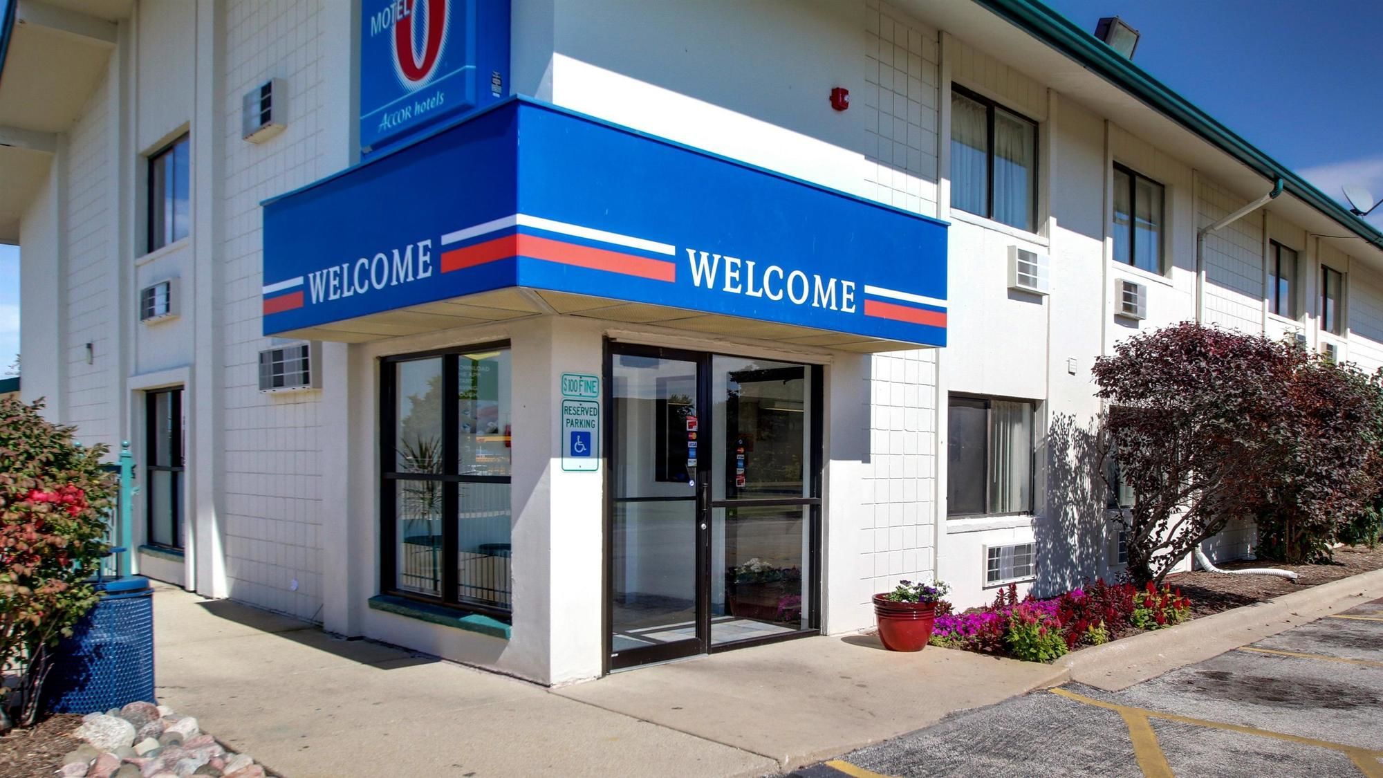 Motel 6 Normal - Bloomington Area