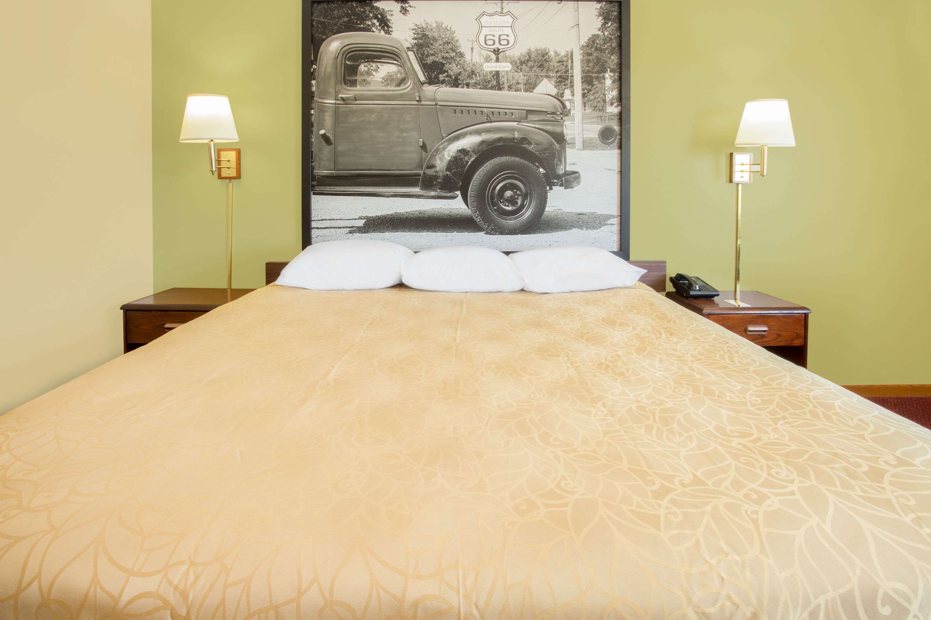 Super 8 by Wyndham Normal Bloomington