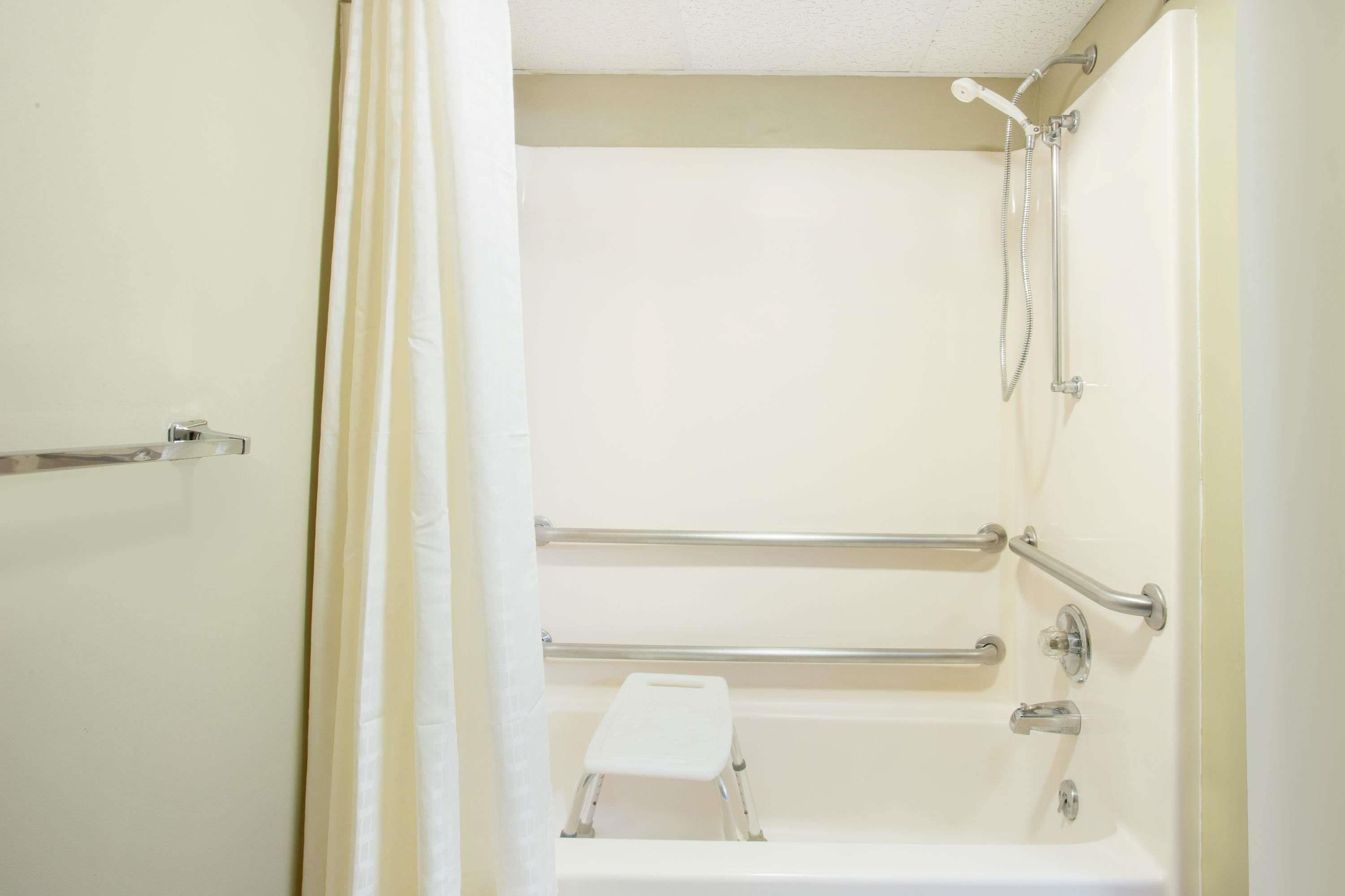 Super 8 by Wyndham Normal Bloomington