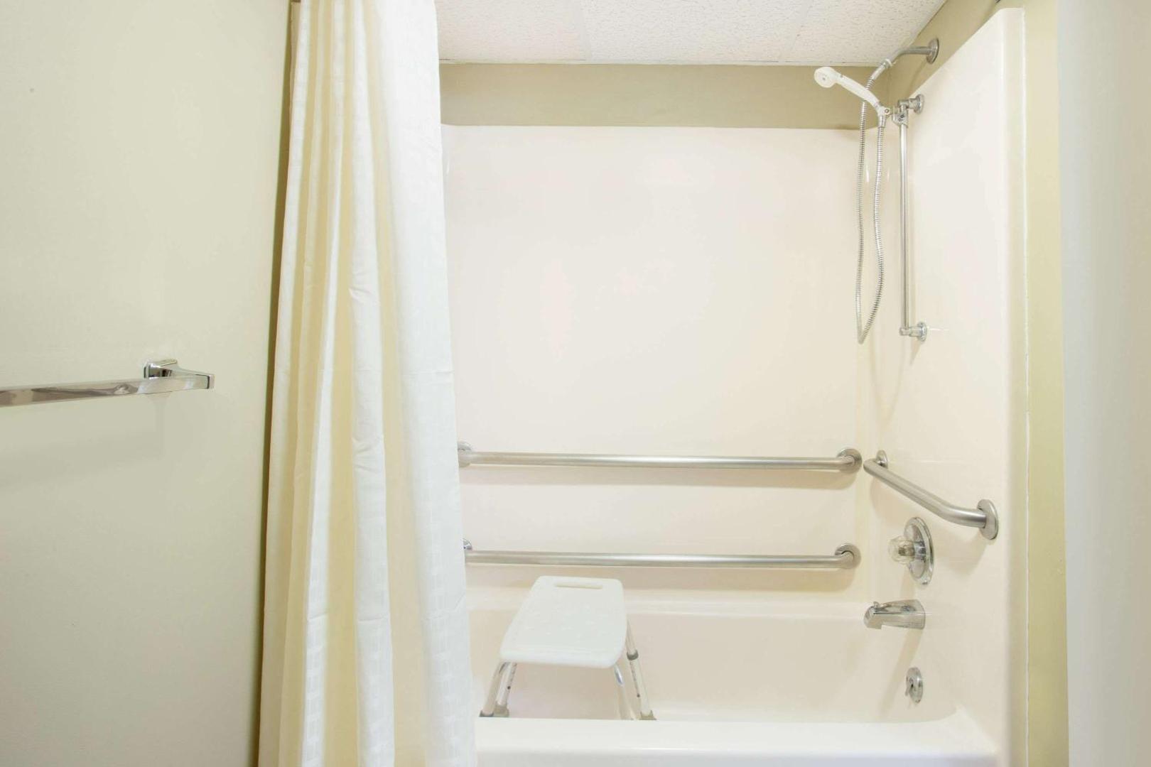 Super 8 by Wyndham Normal Bloomington