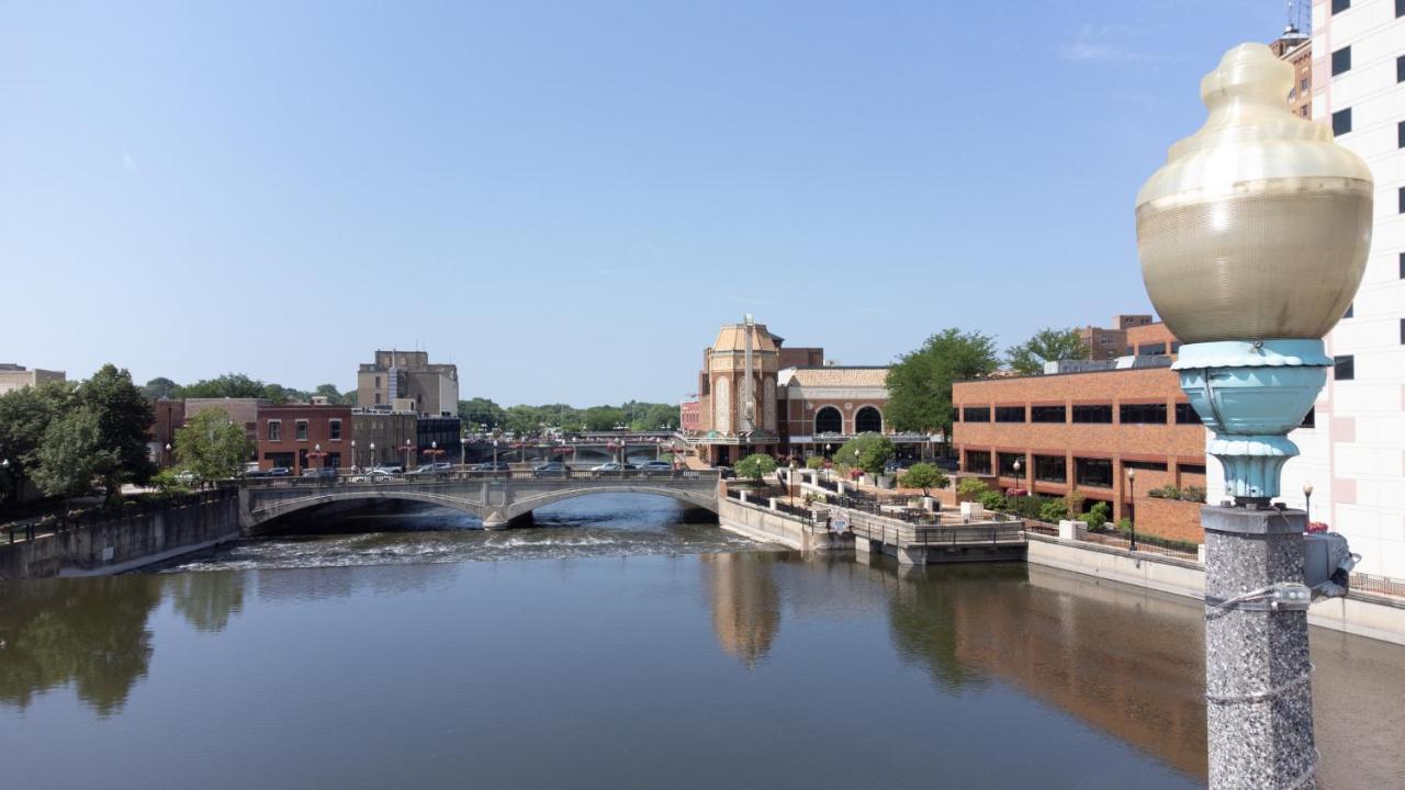 HomeTowne Studios by Red Roof Chicago - N Aurora/ Naperville
