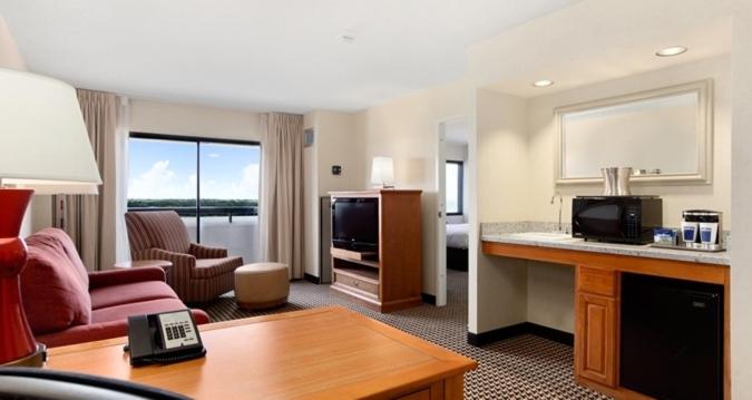 Hilton Chicago/Oak Brook Suites