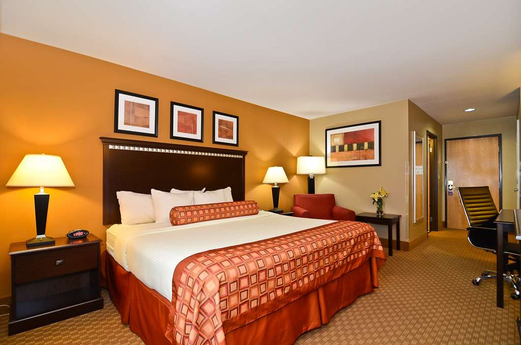 Spark by Hilton Oak Forest