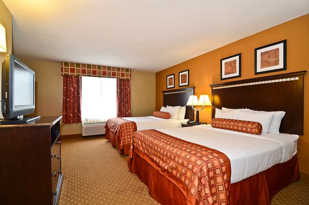 Spark by Hilton Oak Forest