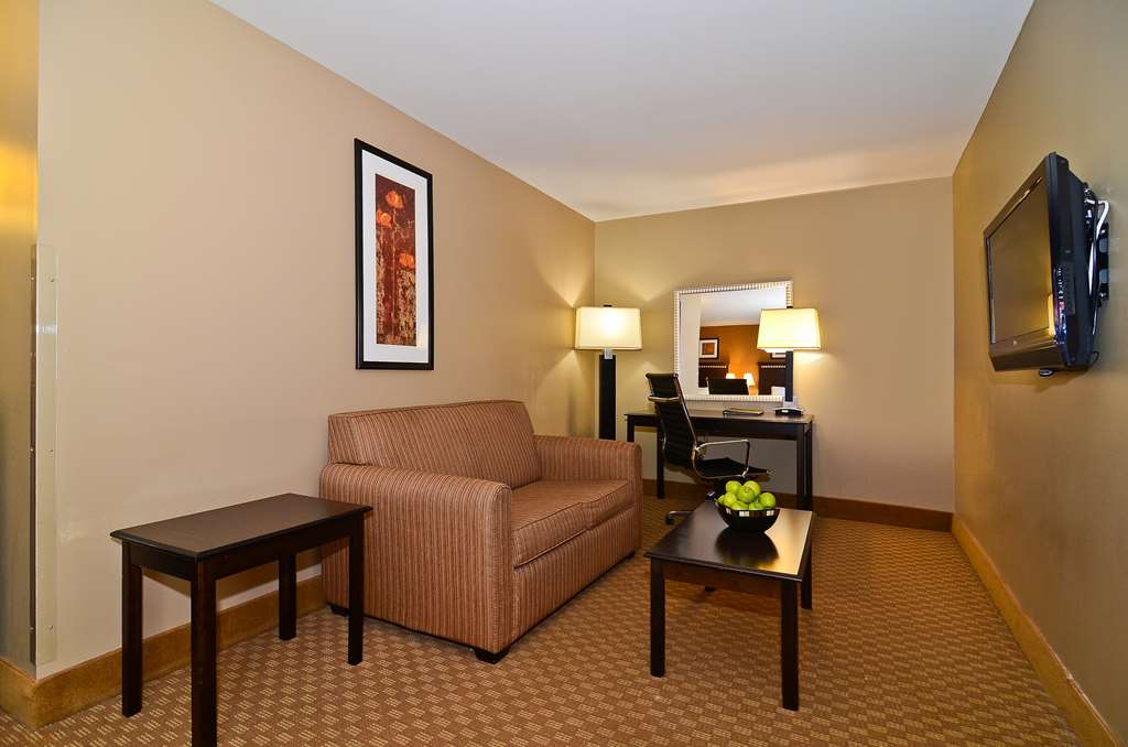 Spark by Hilton Oak Forest