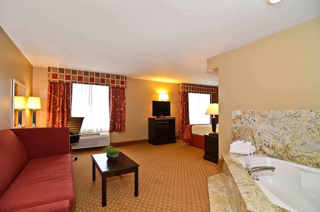 Spark by Hilton Oak Forest