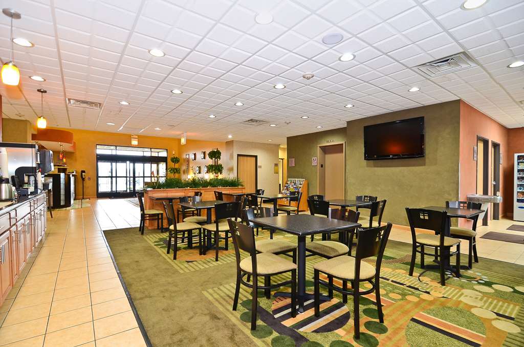 Spark by Hilton Oak Forest