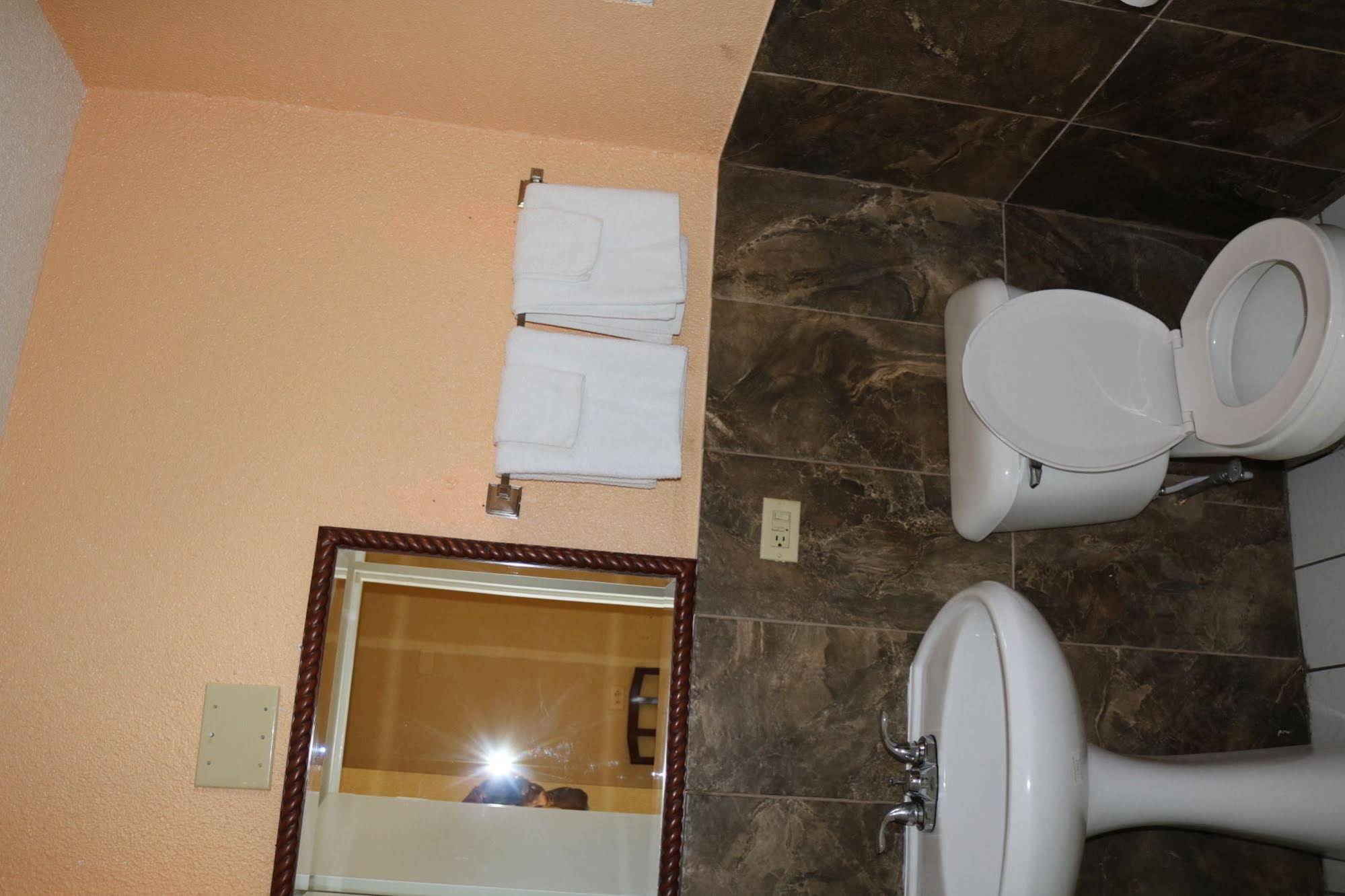 Miami Inn & Suites
