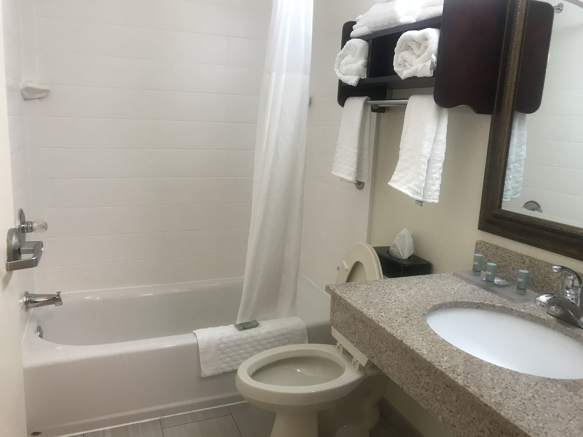 Rodeway Inn & Suites