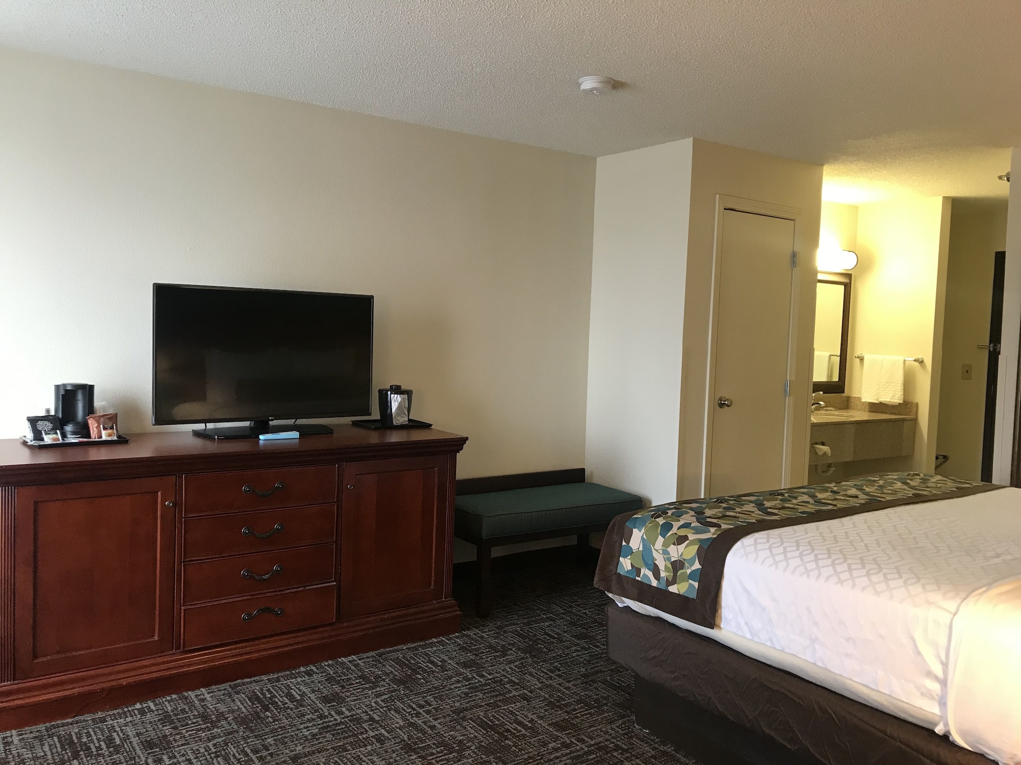 Rodeway Inn & Suites