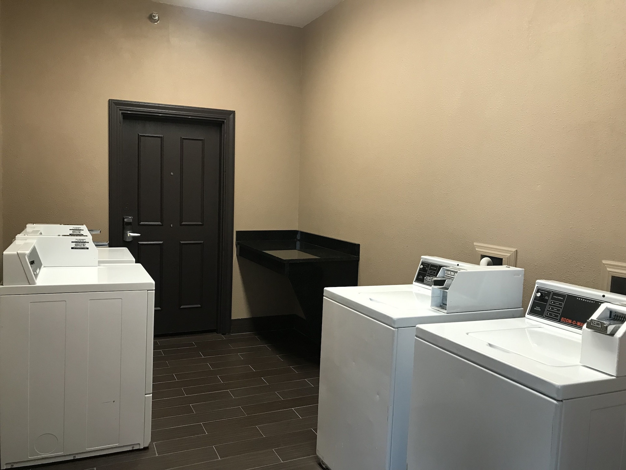 Rodeway Inn & Suites