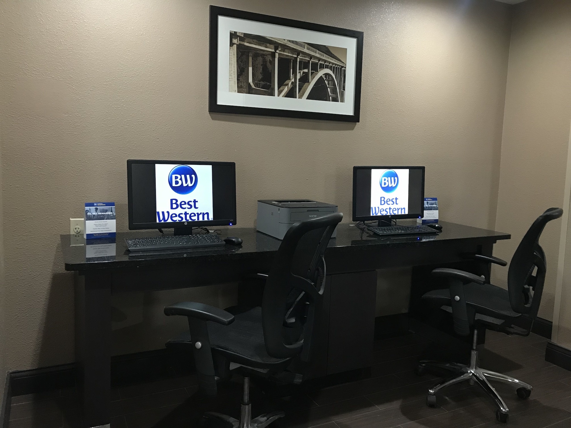 Rodeway Inn & Suites