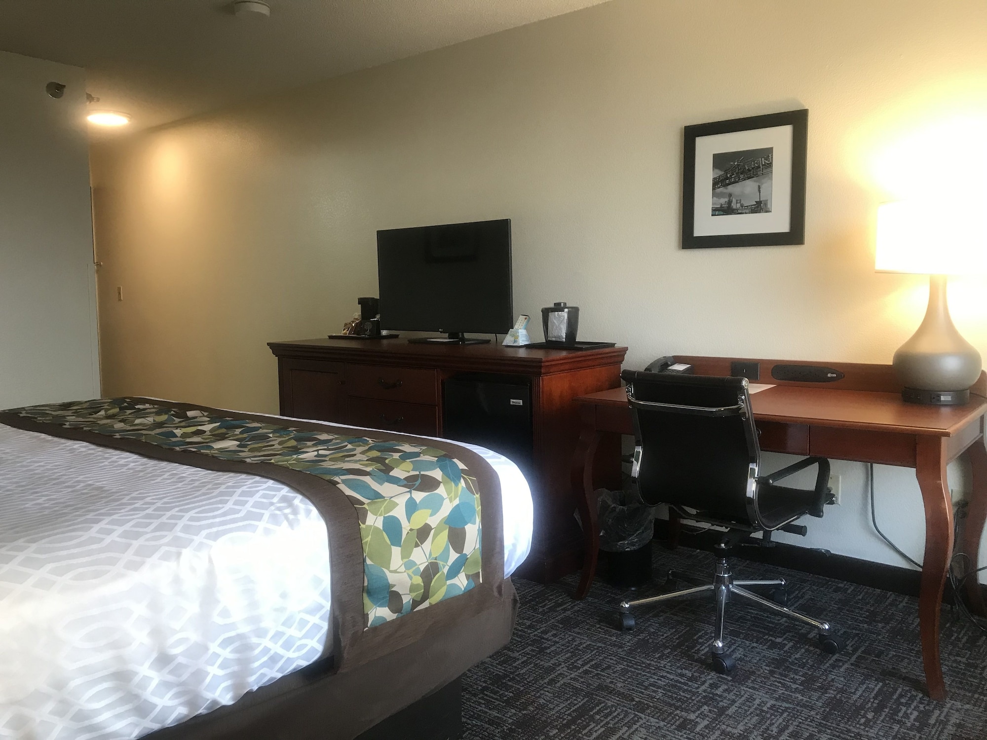 Rodeway Inn & Suites