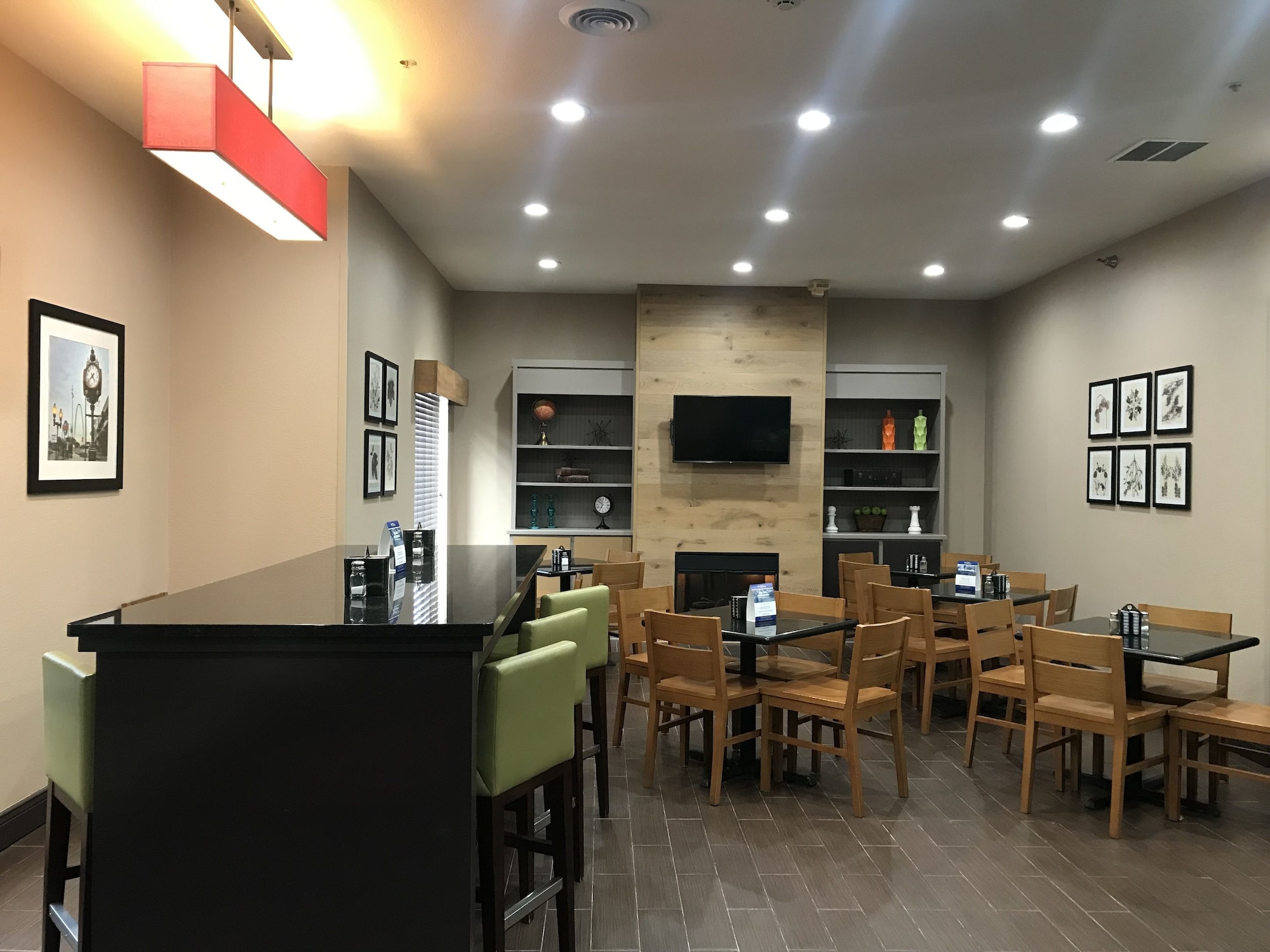 Rodeway Inn & Suites