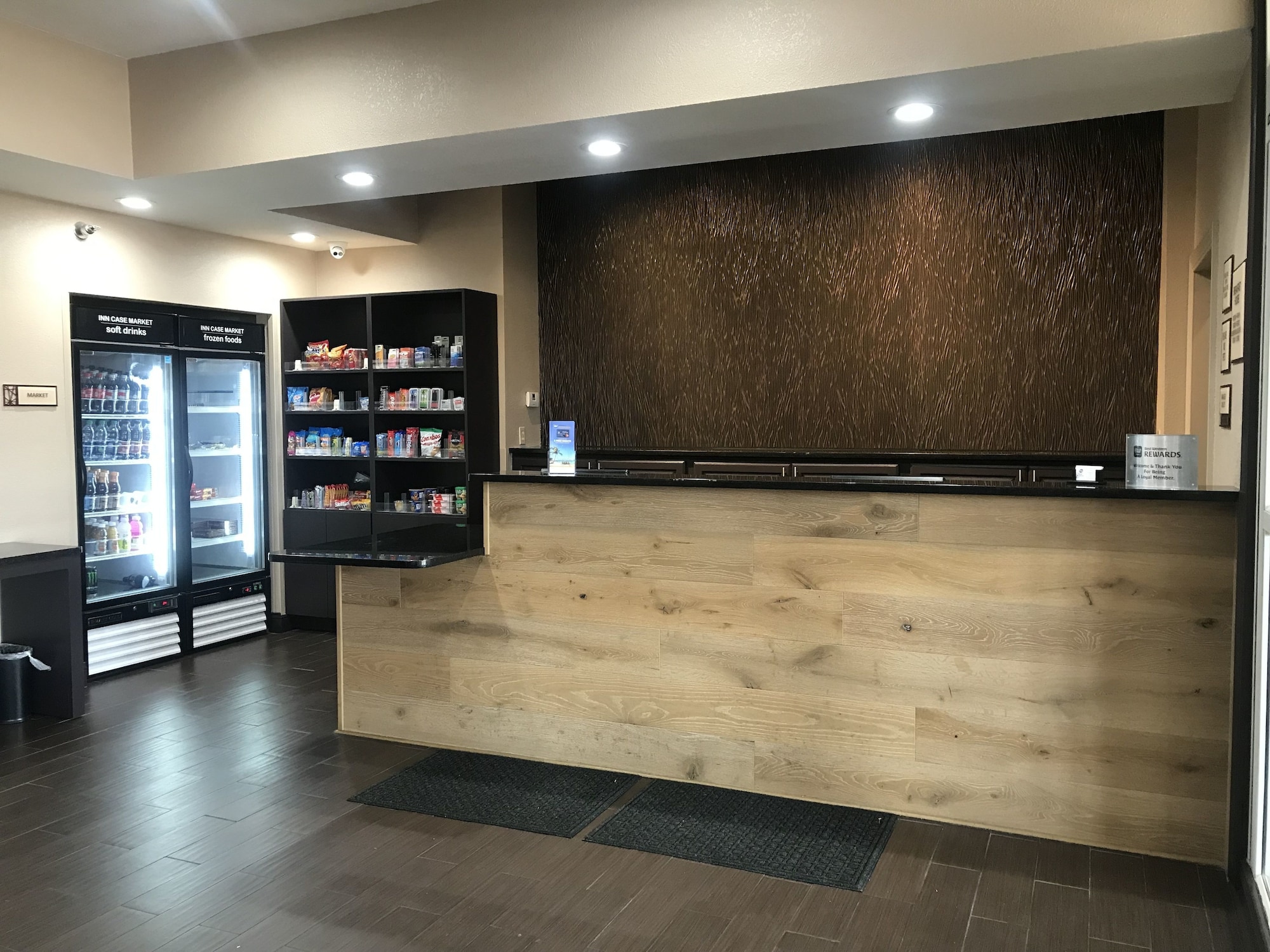 Rodeway Inn & Suites