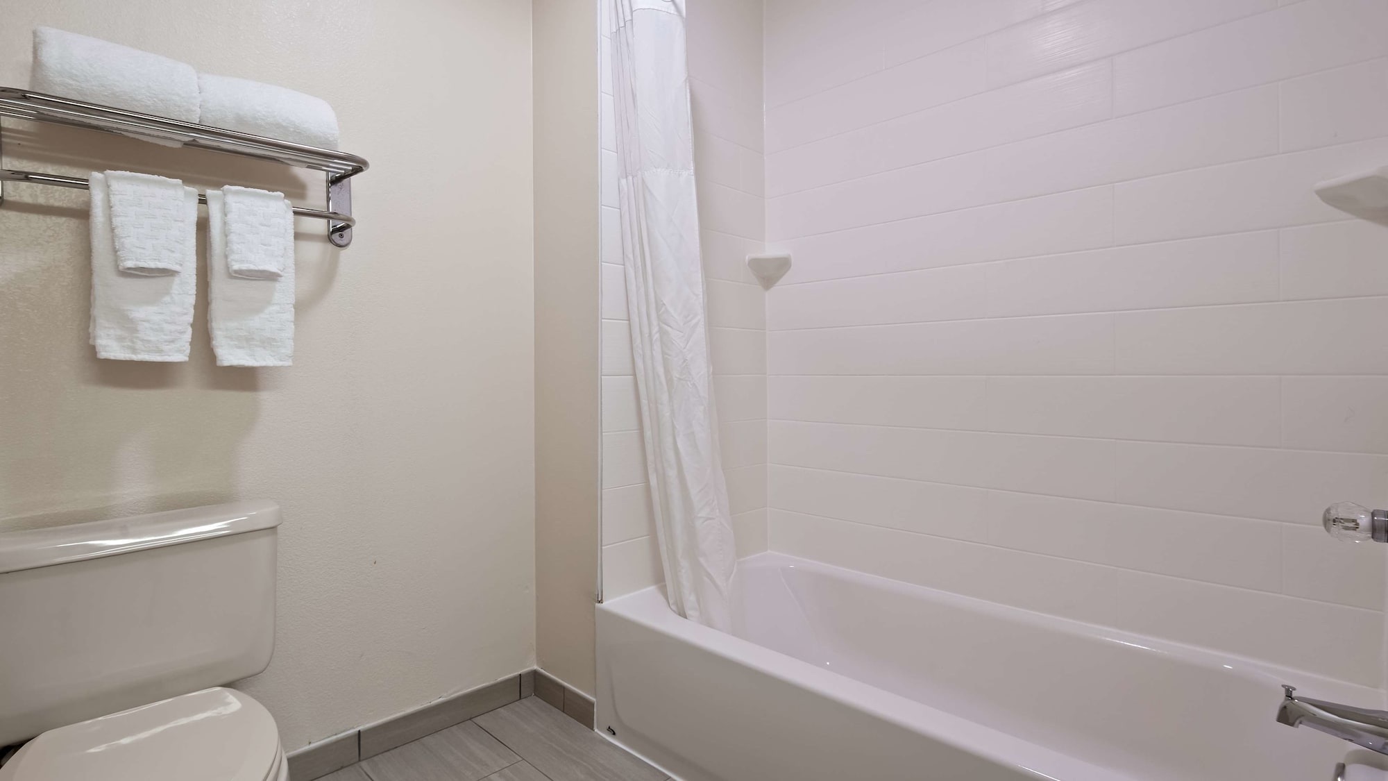 Rodeway Inn & Suites