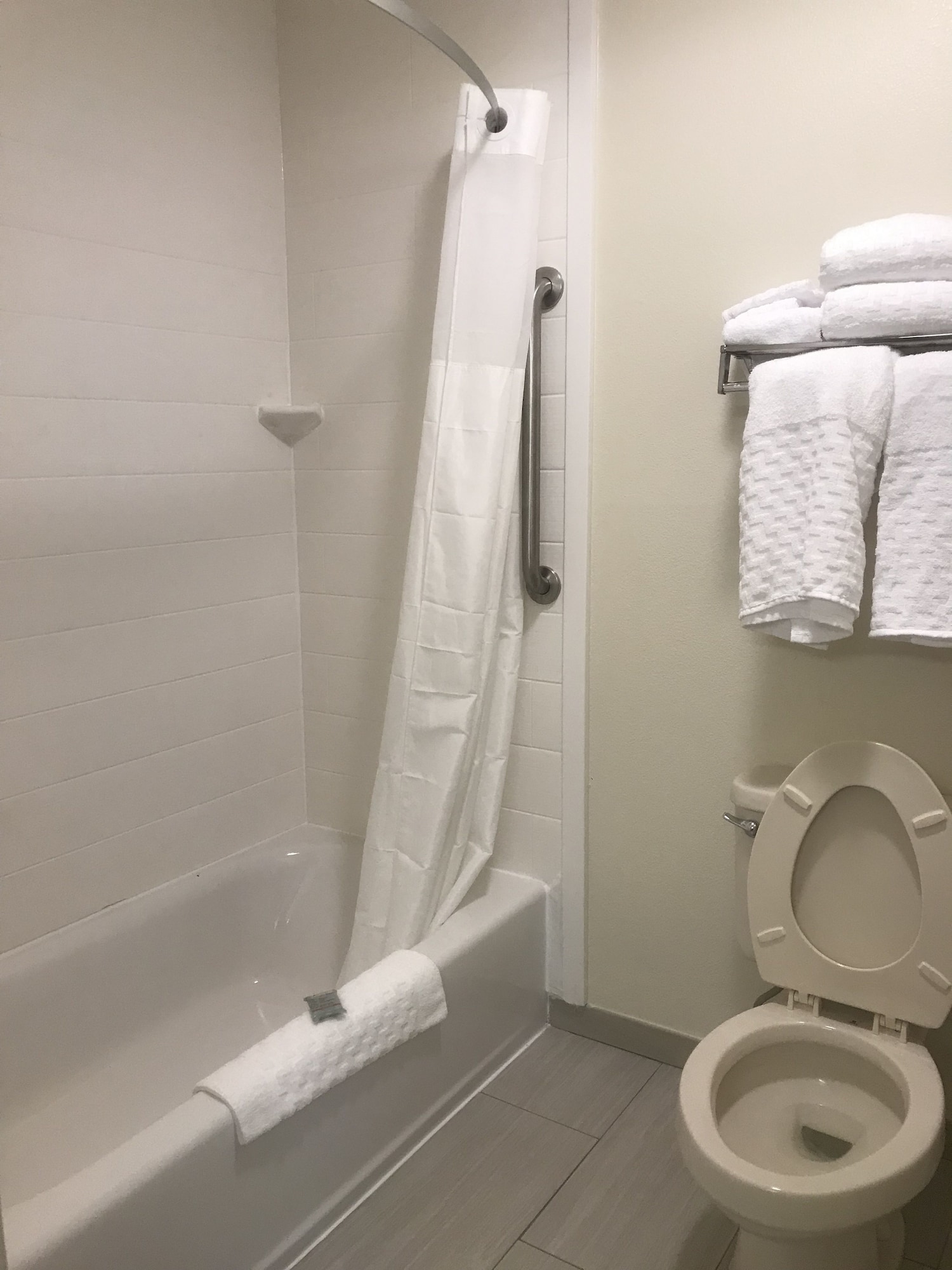 Rodeway Inn & Suites