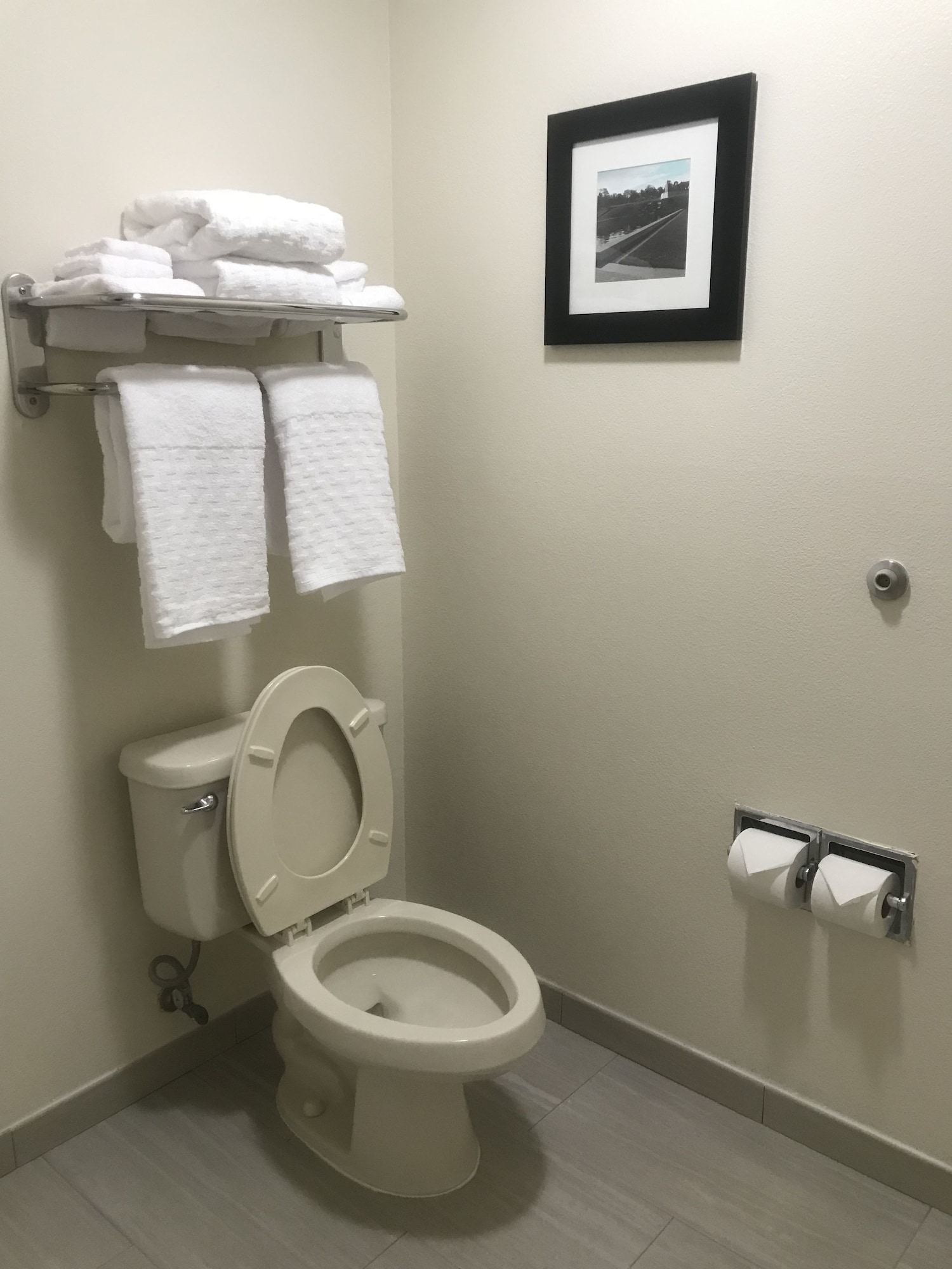 Rodeway Inn & Suites