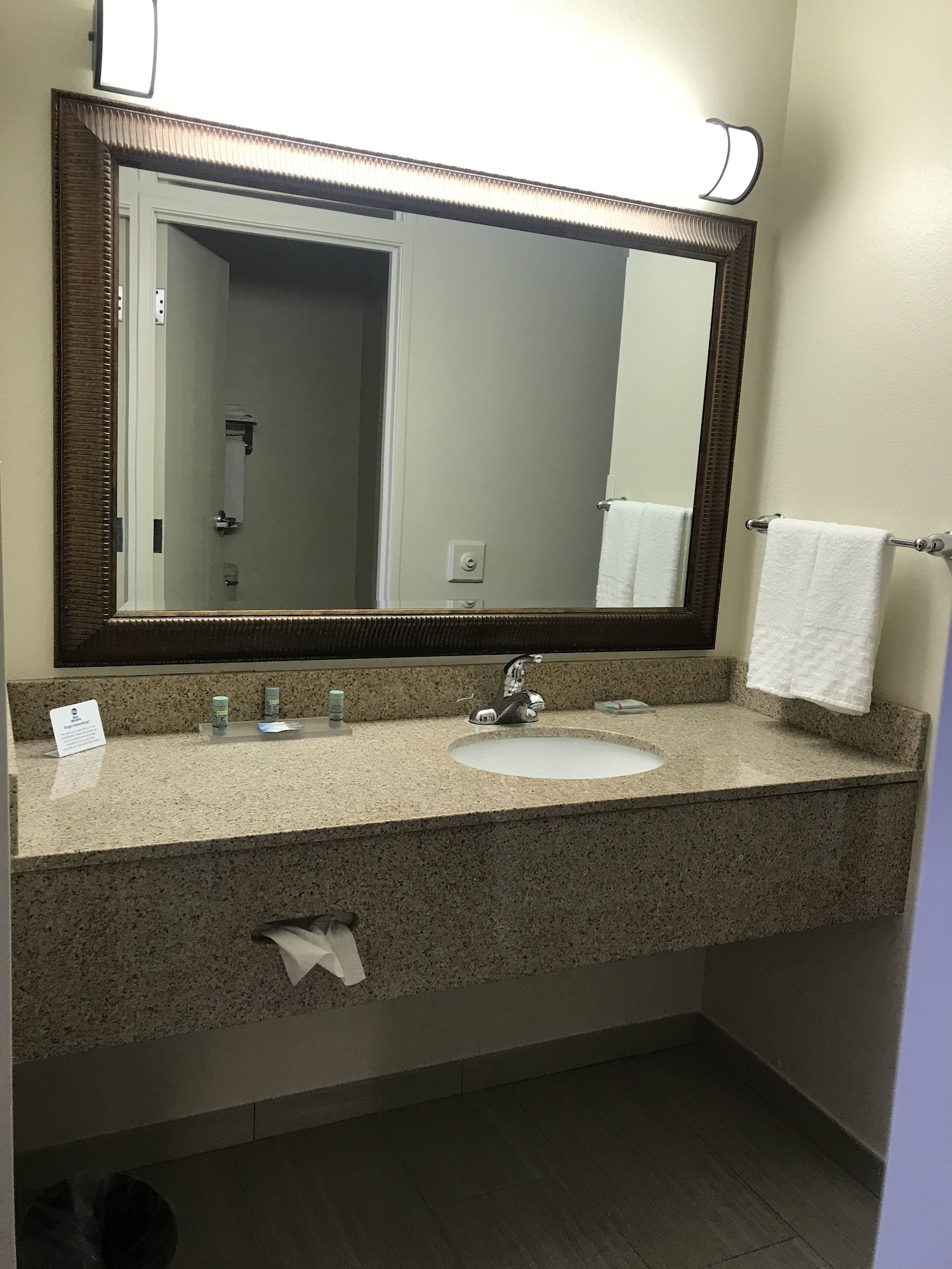 Rodeway Inn & Suites
