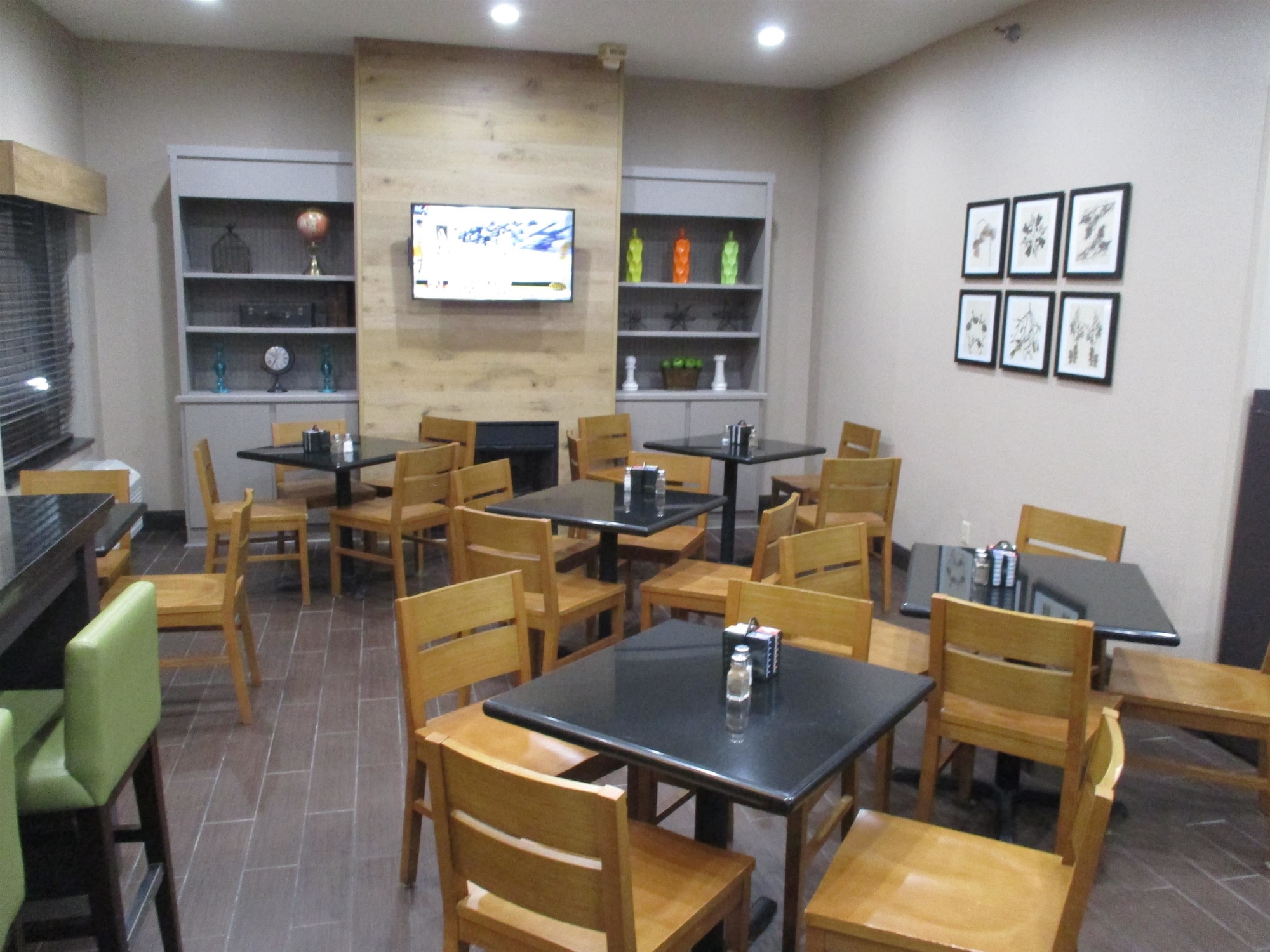 Rodeway Inn & Suites