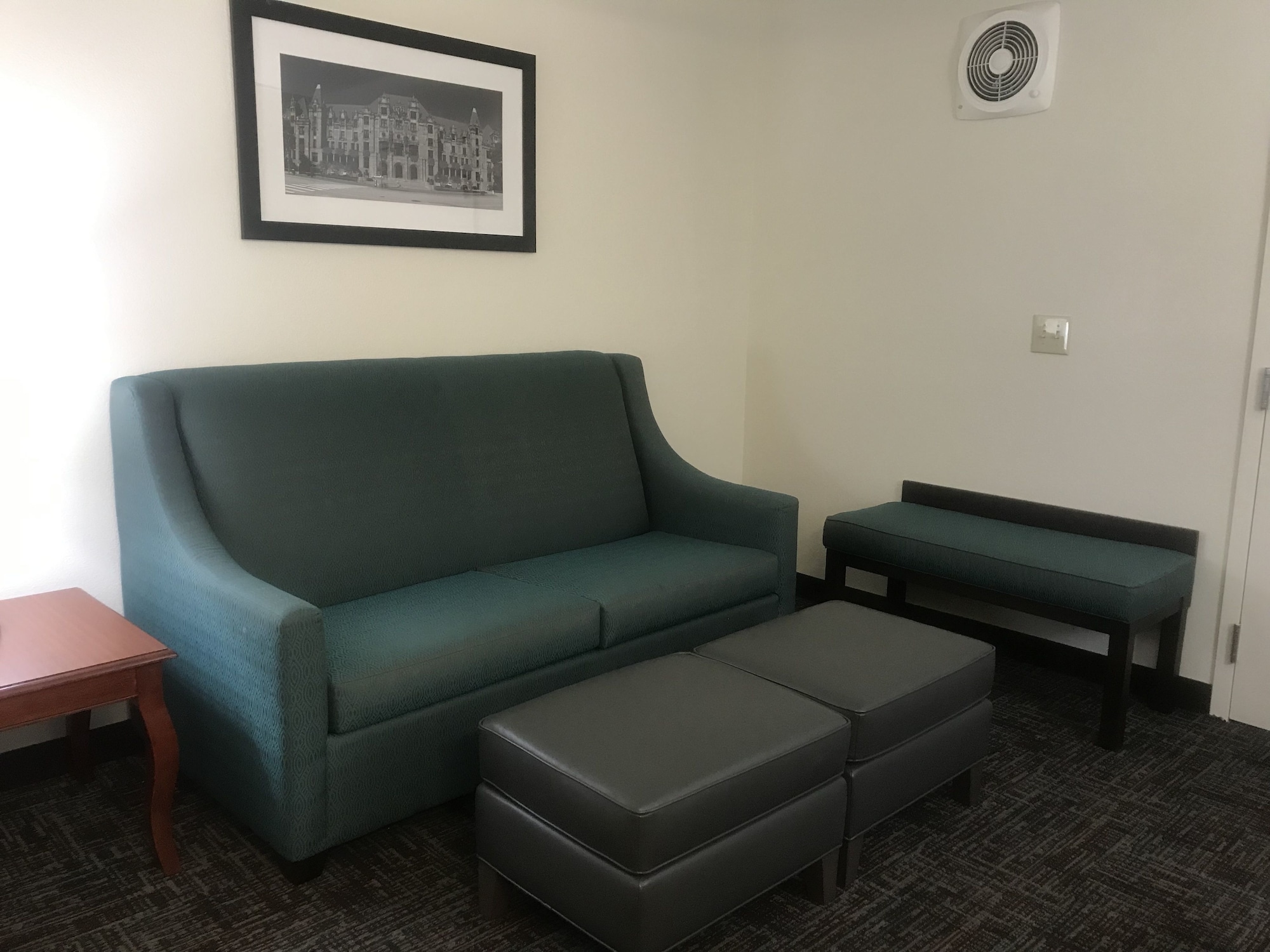 Rodeway Inn & Suites