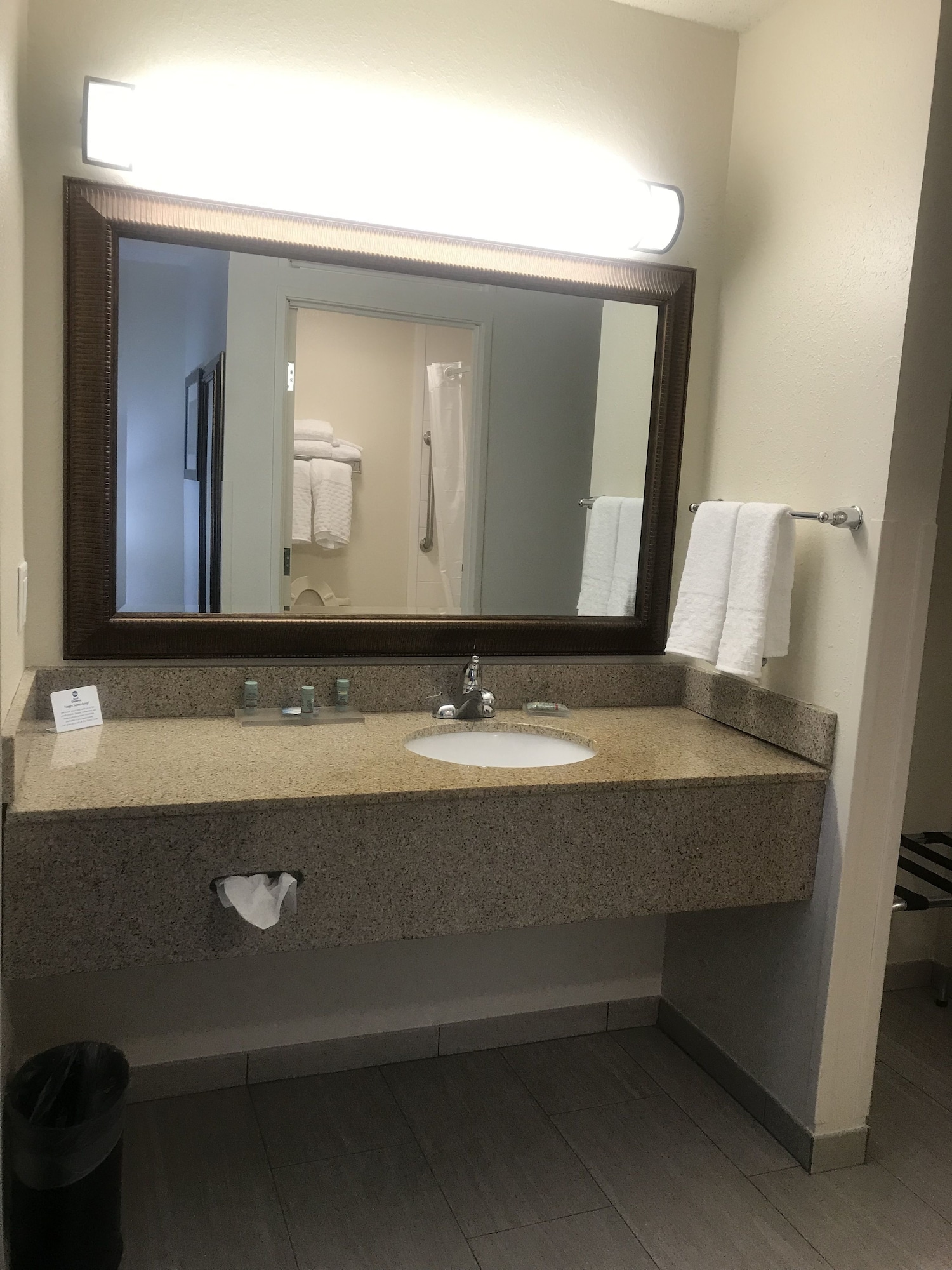 Rodeway Inn & Suites