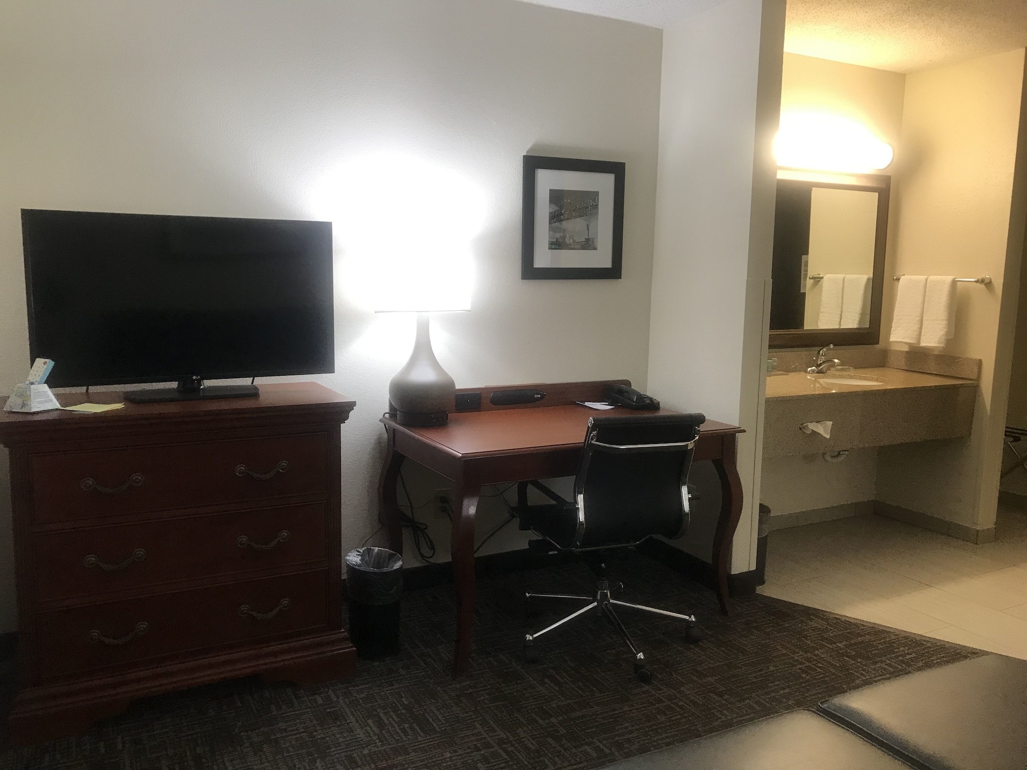 Rodeway Inn & Suites