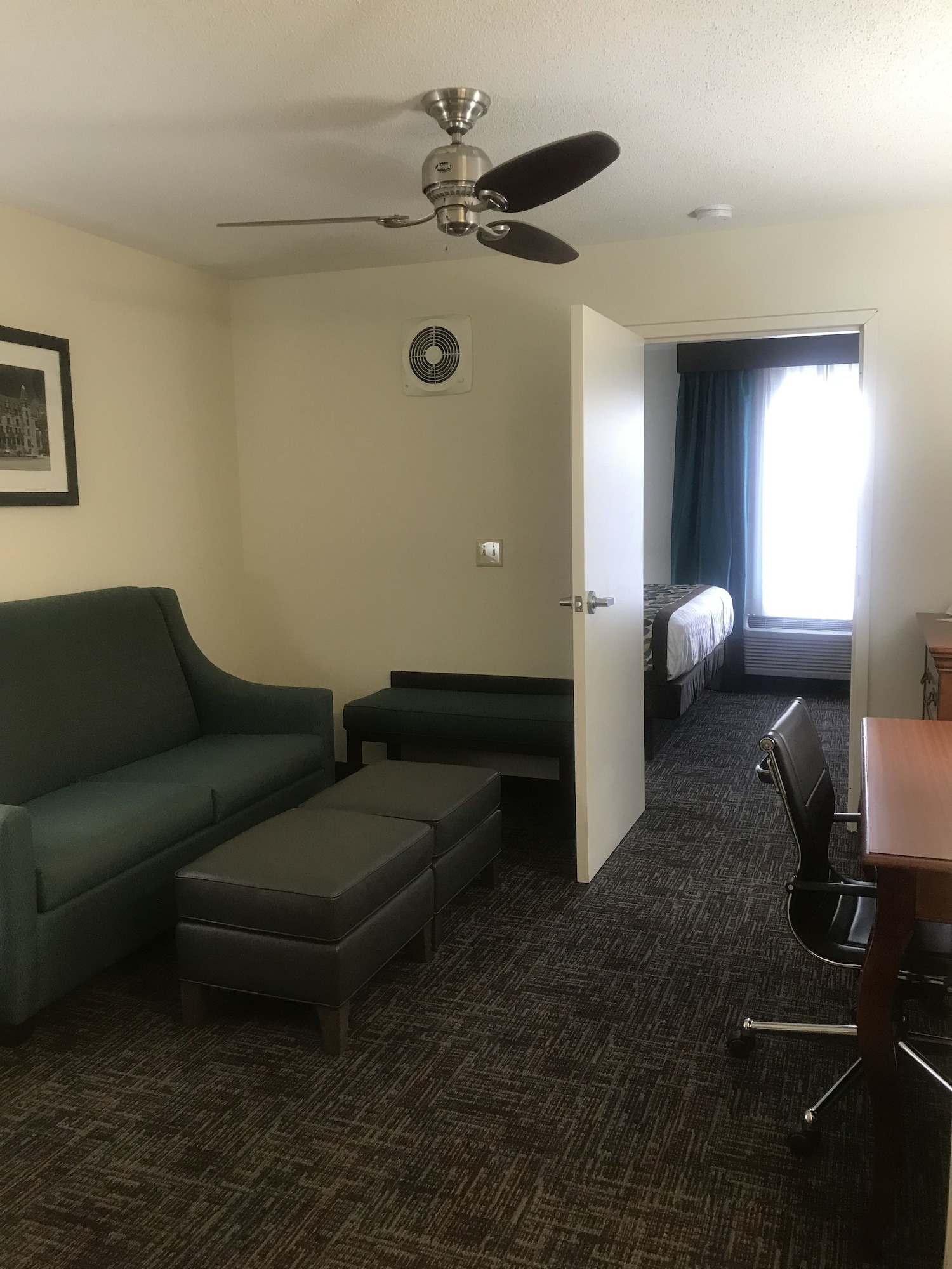 Rodeway Inn & Suites