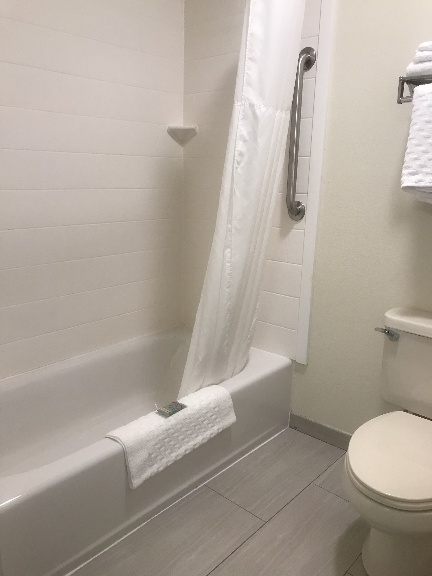 Rodeway Inn & Suites