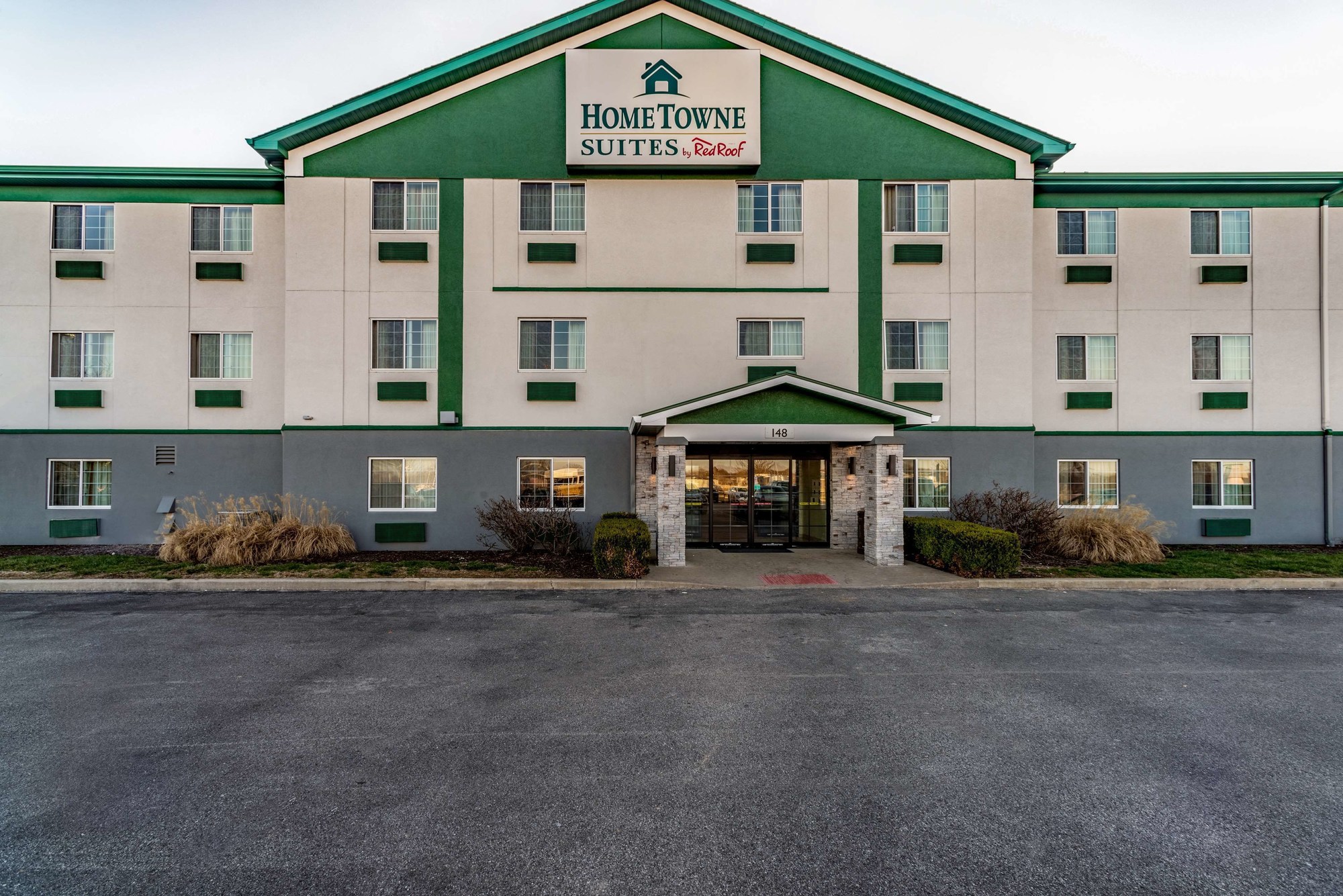 HomeTowne Studios & Suites St Louis - O Fallon, IL