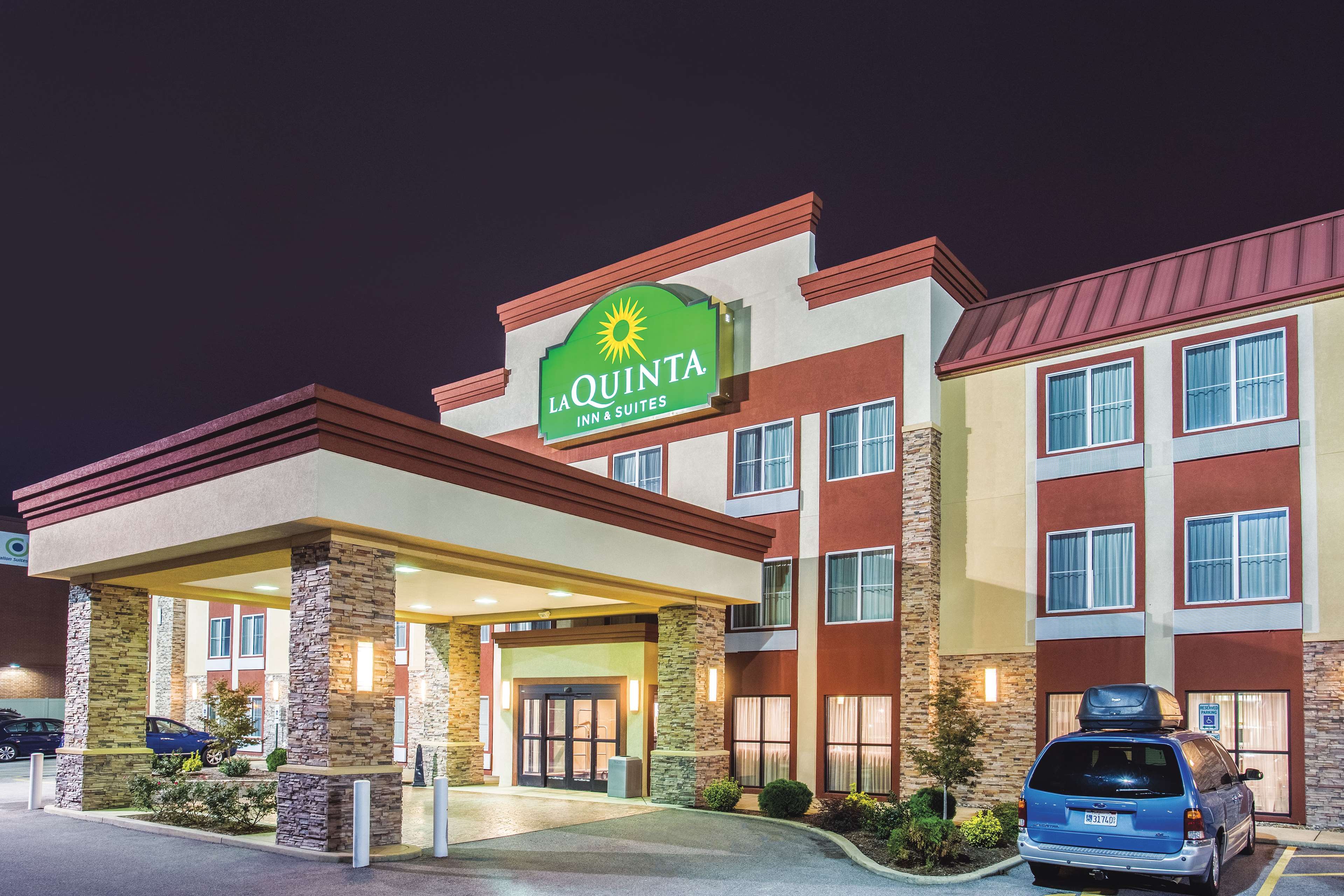 La Quinta Inn & Suites by Wyndham O'Fallon, IL - St. Louis