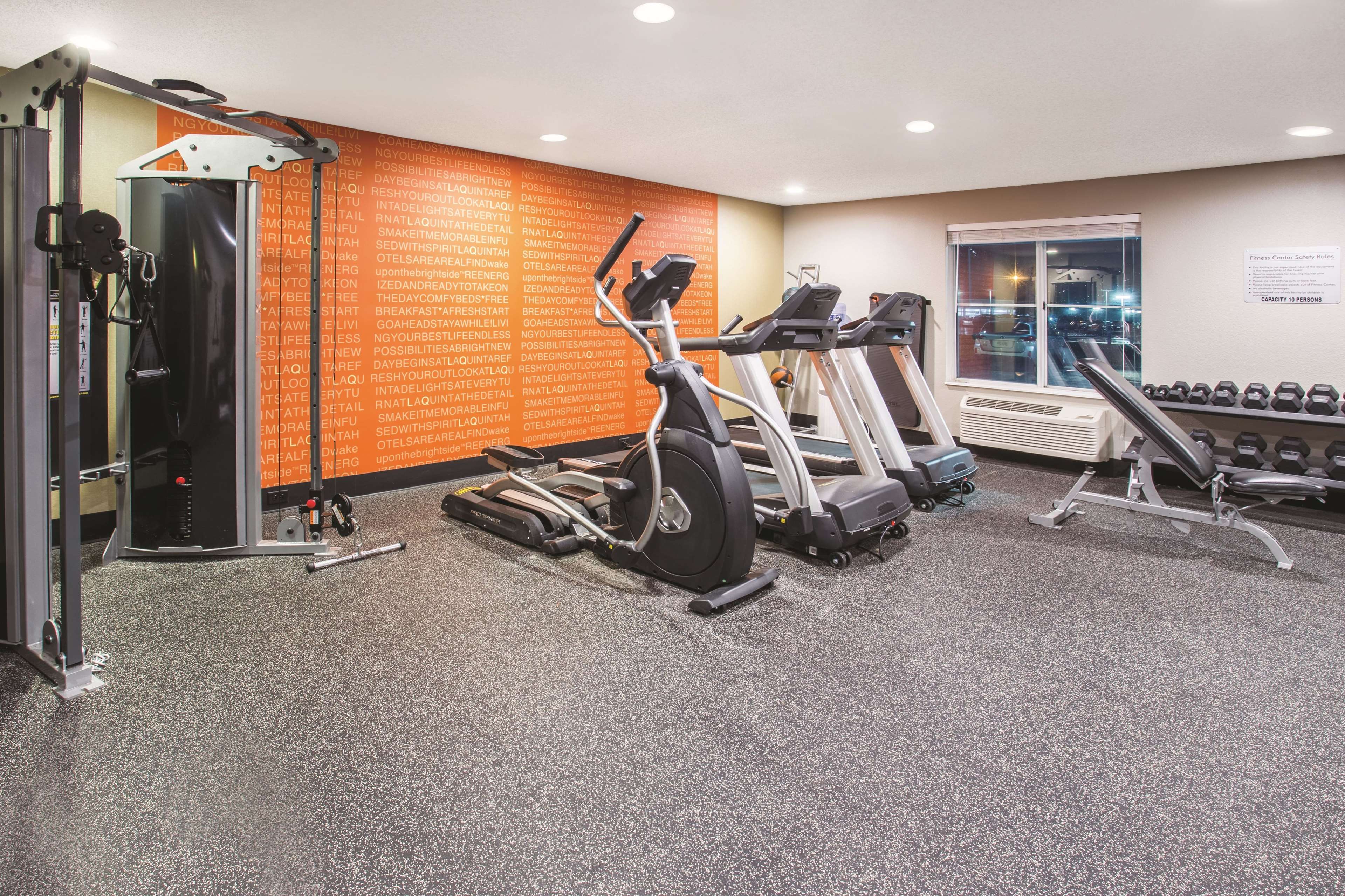 La Quinta Inn & Suites by Wyndham O'Fallon, IL - St. Louis
