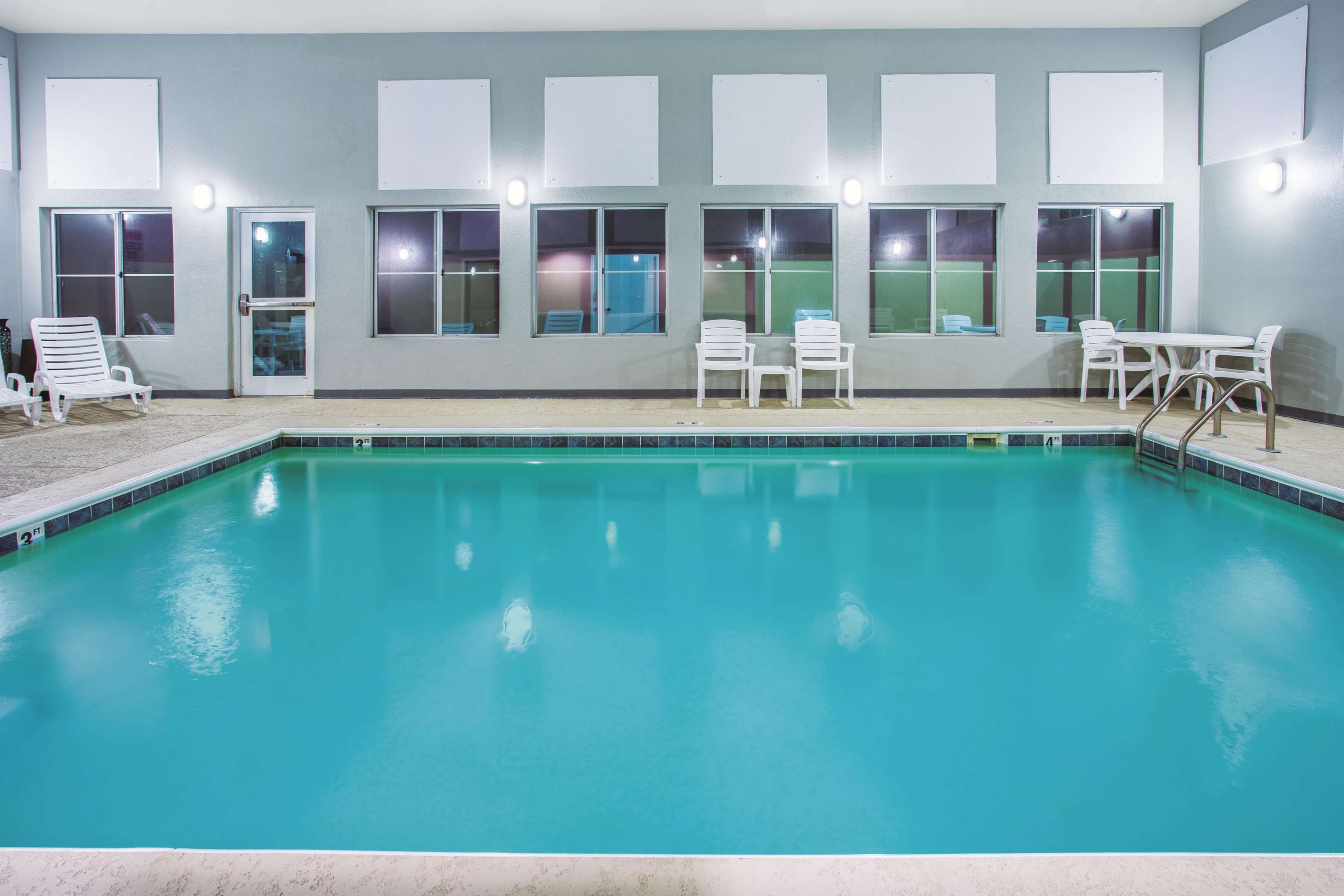La Quinta Inn & Suites by Wyndham O'Fallon, IL - St. Louis