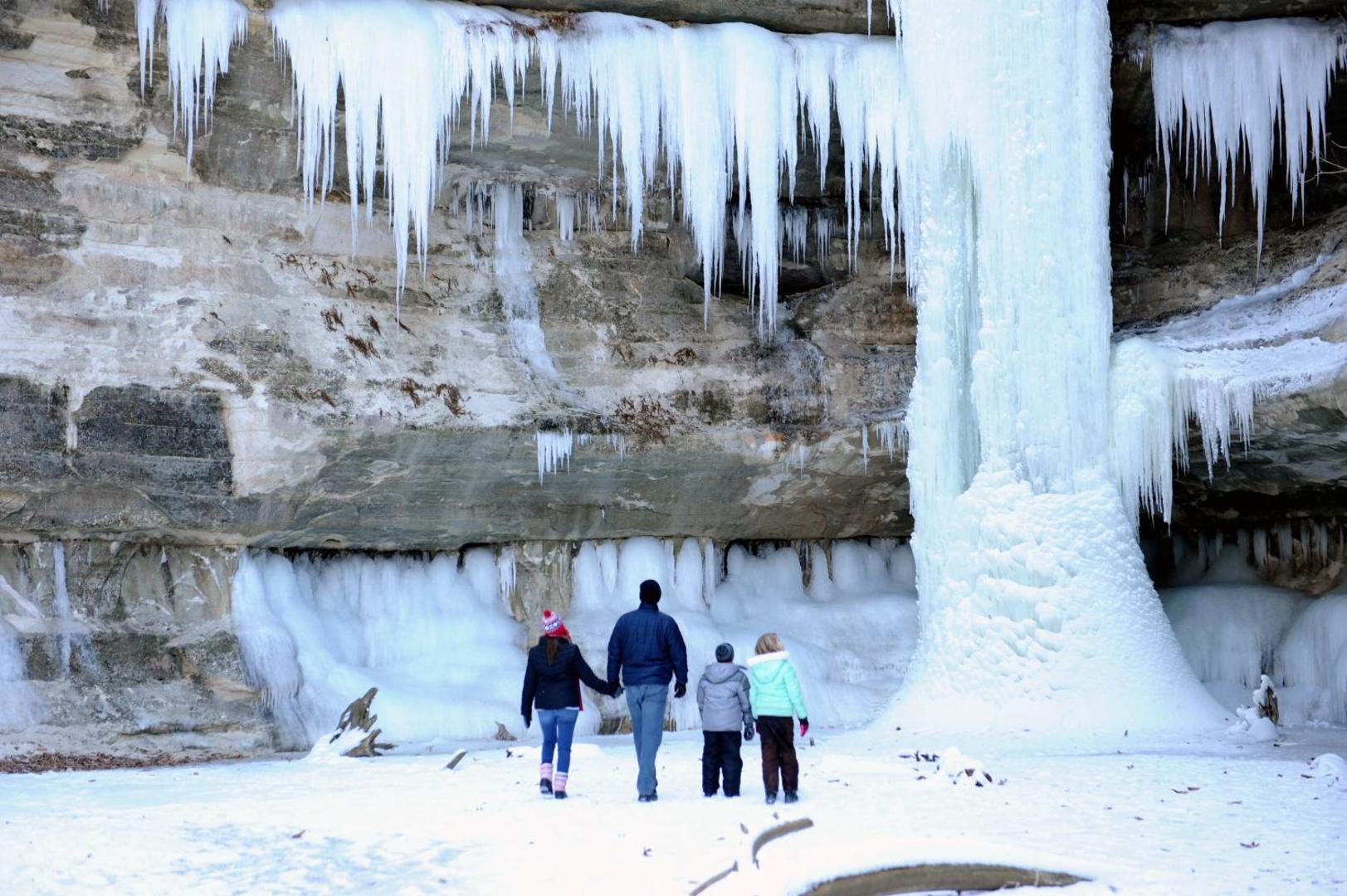 Days Inn by Wyndham Oglesby/ Starved Rock