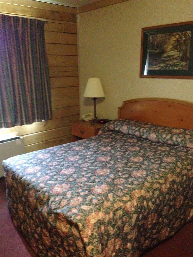 Paddle Wheel Inn