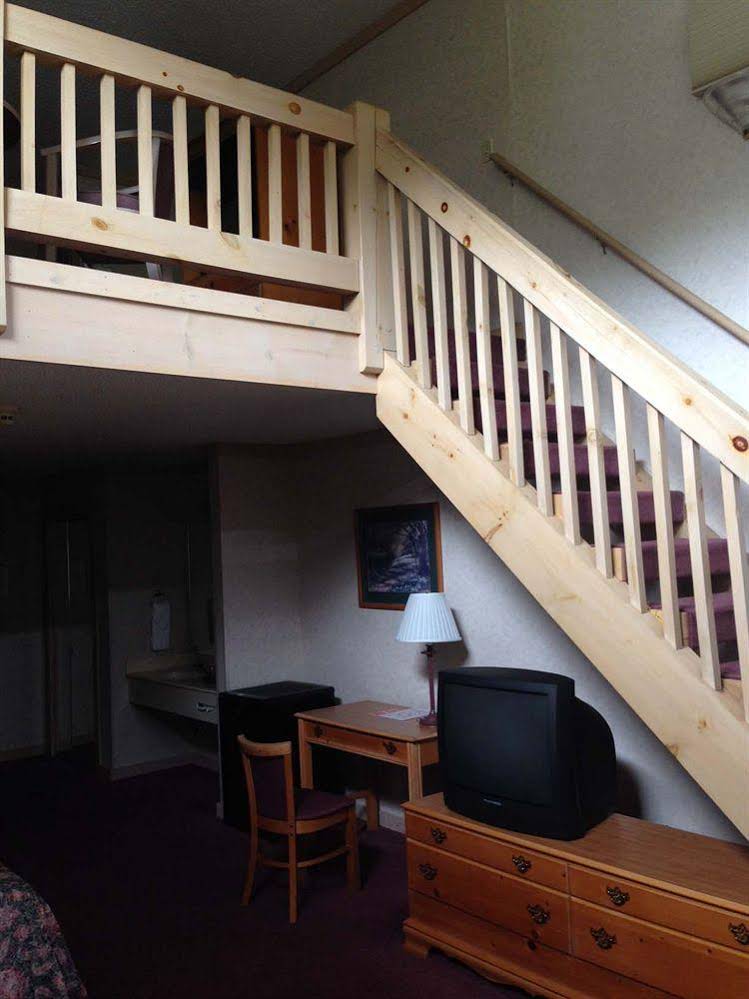Paddle Wheel Inn
