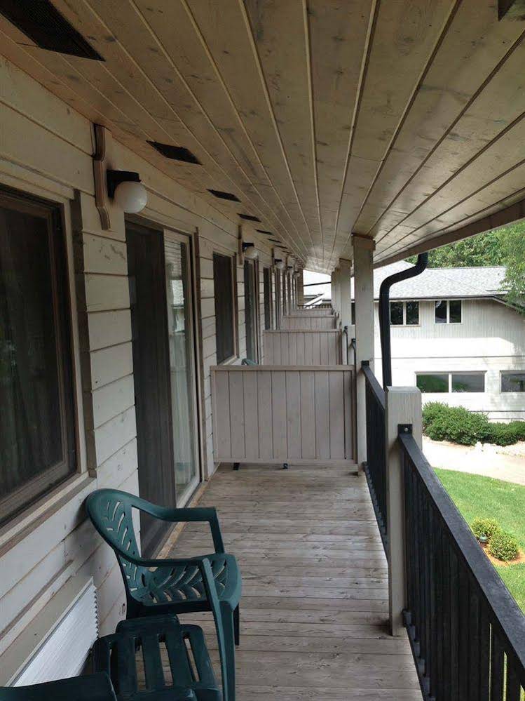 Paddle Wheel Inn