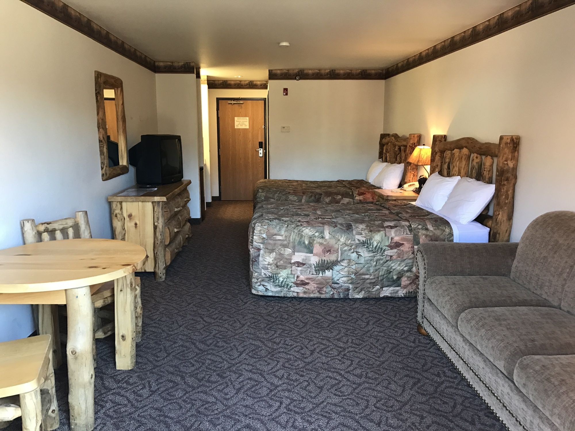 Grizzly Jack's Grand Bear Resort