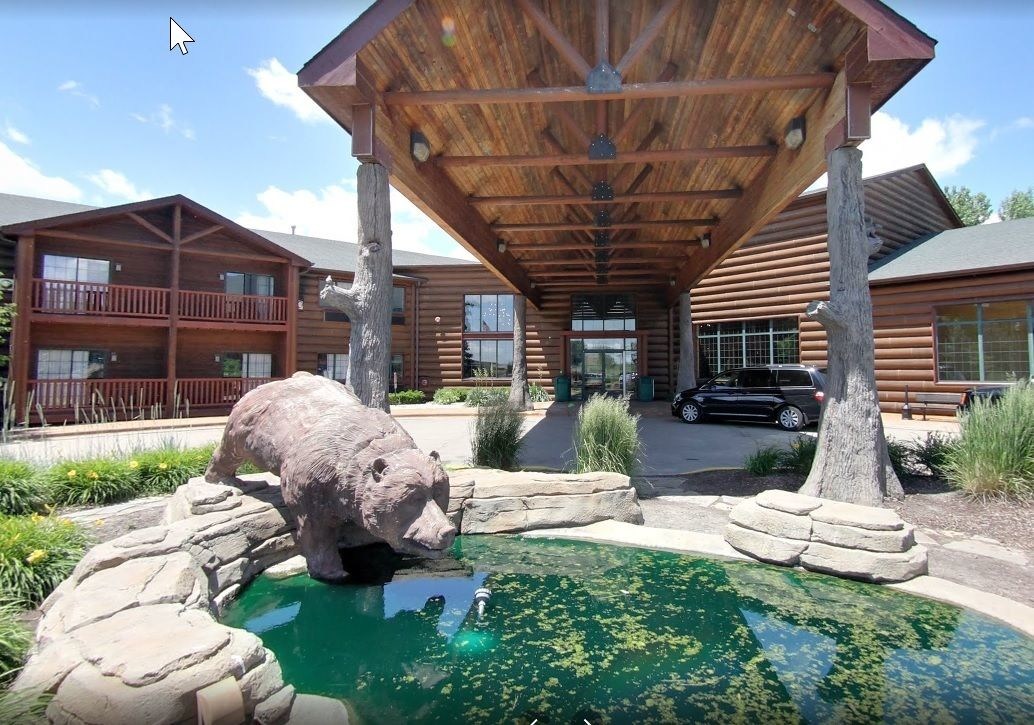 Grizzly Jack's Grand Bear Resort