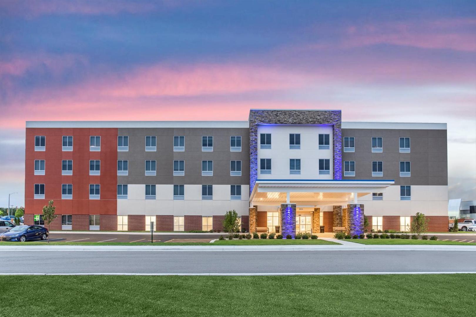 Holiday Inn Express & Suites Ottawa