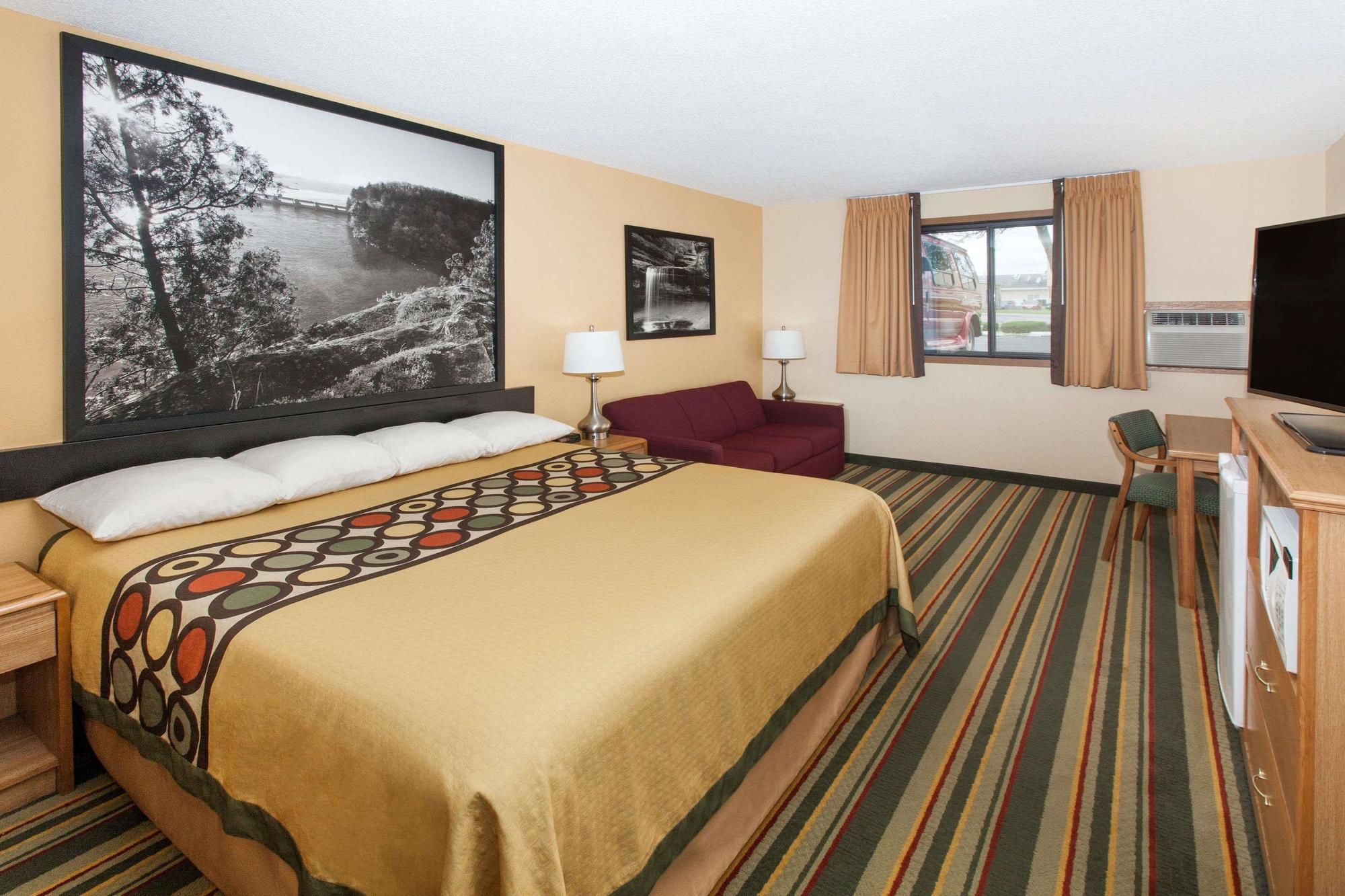 Super 8 by Wyndham Ottawa Starved Rock