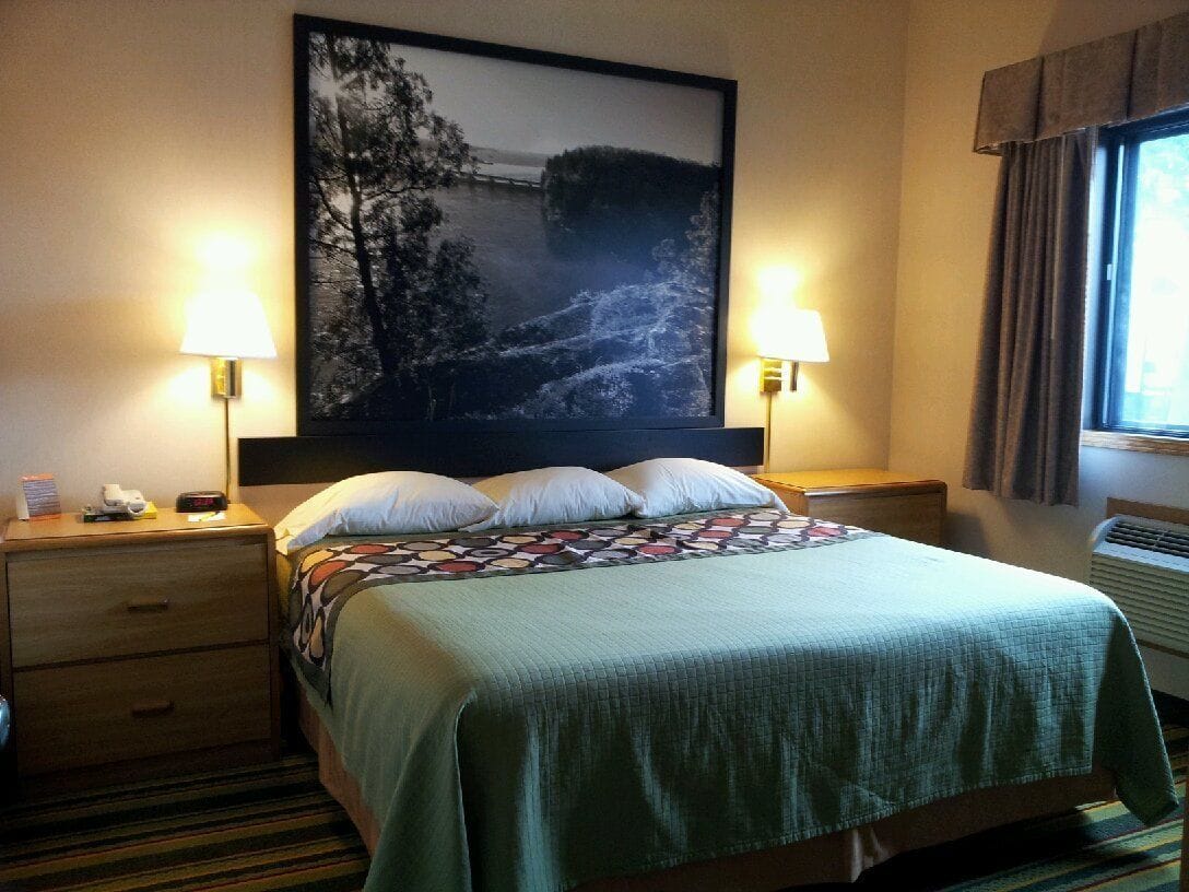 Super 8 by Wyndham Ottawa Starved Rock